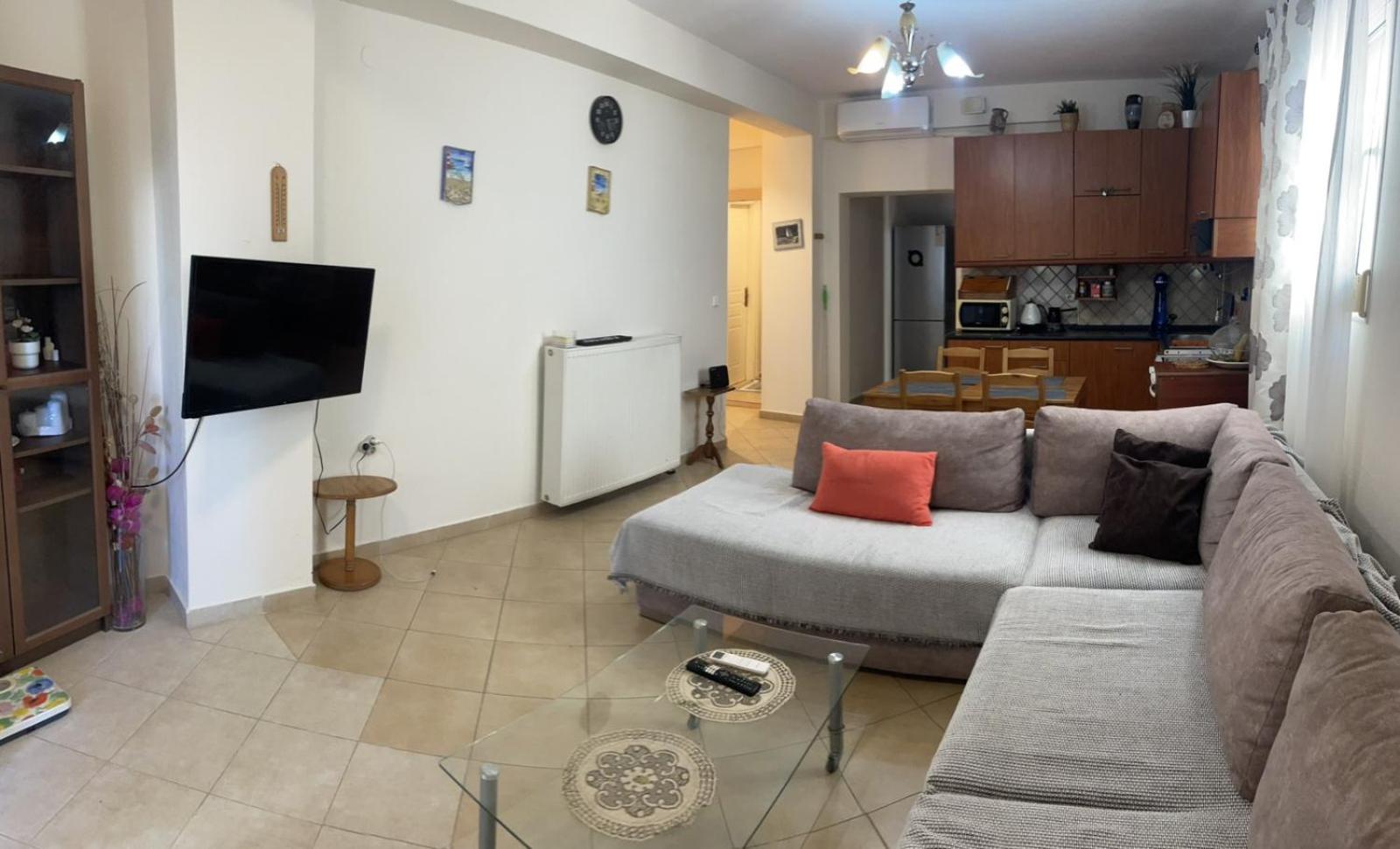 One-Bedroom Apartment photo 3