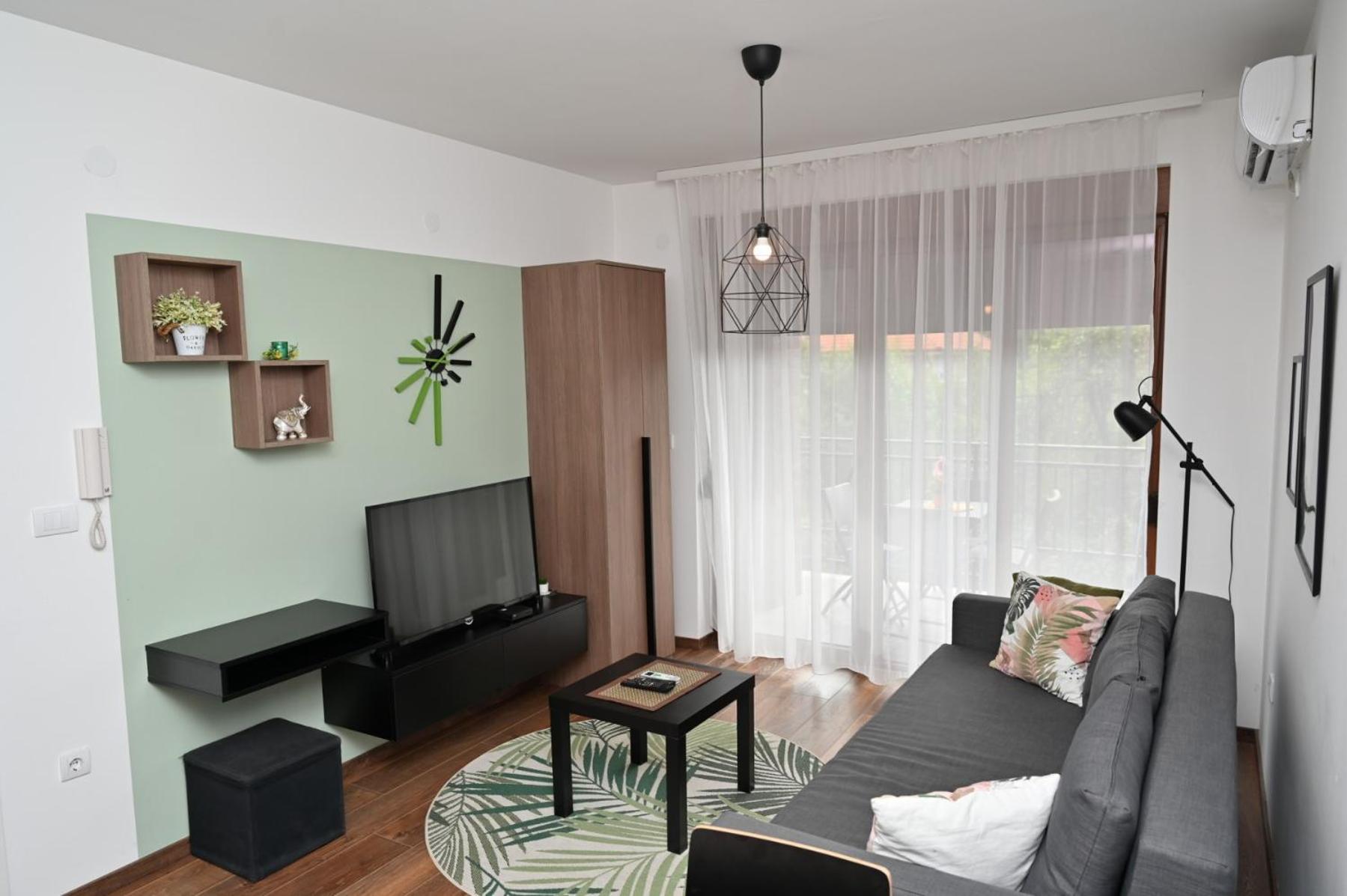 One-Bedroom Apartment photo 1