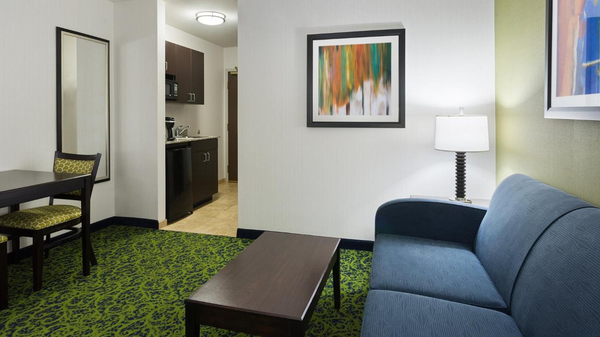 Queen Suite with Two Queen Beds - Photo 3