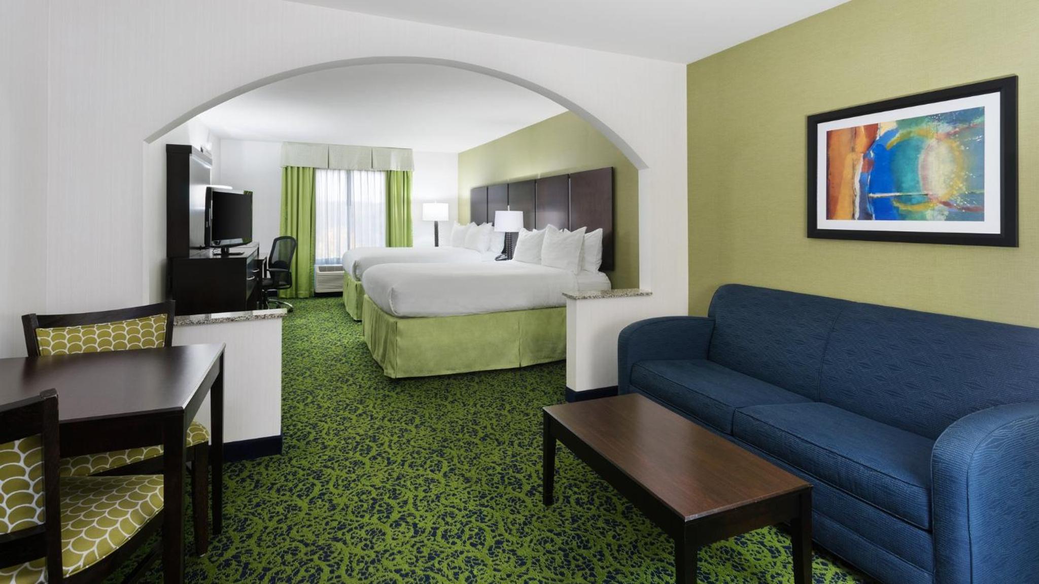 Queen Suite with Two Queen Beds - Photo 1