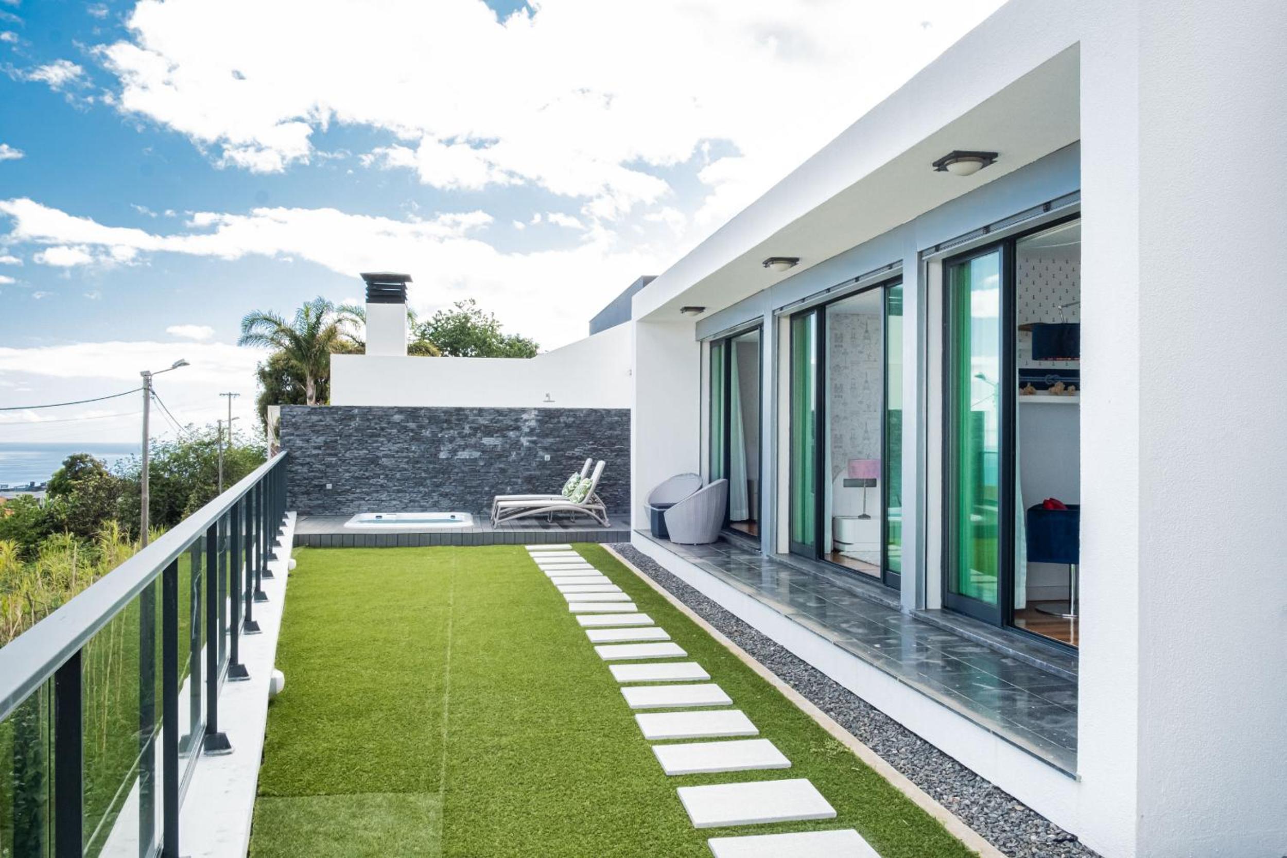Three-Bedroom Villa photo 2