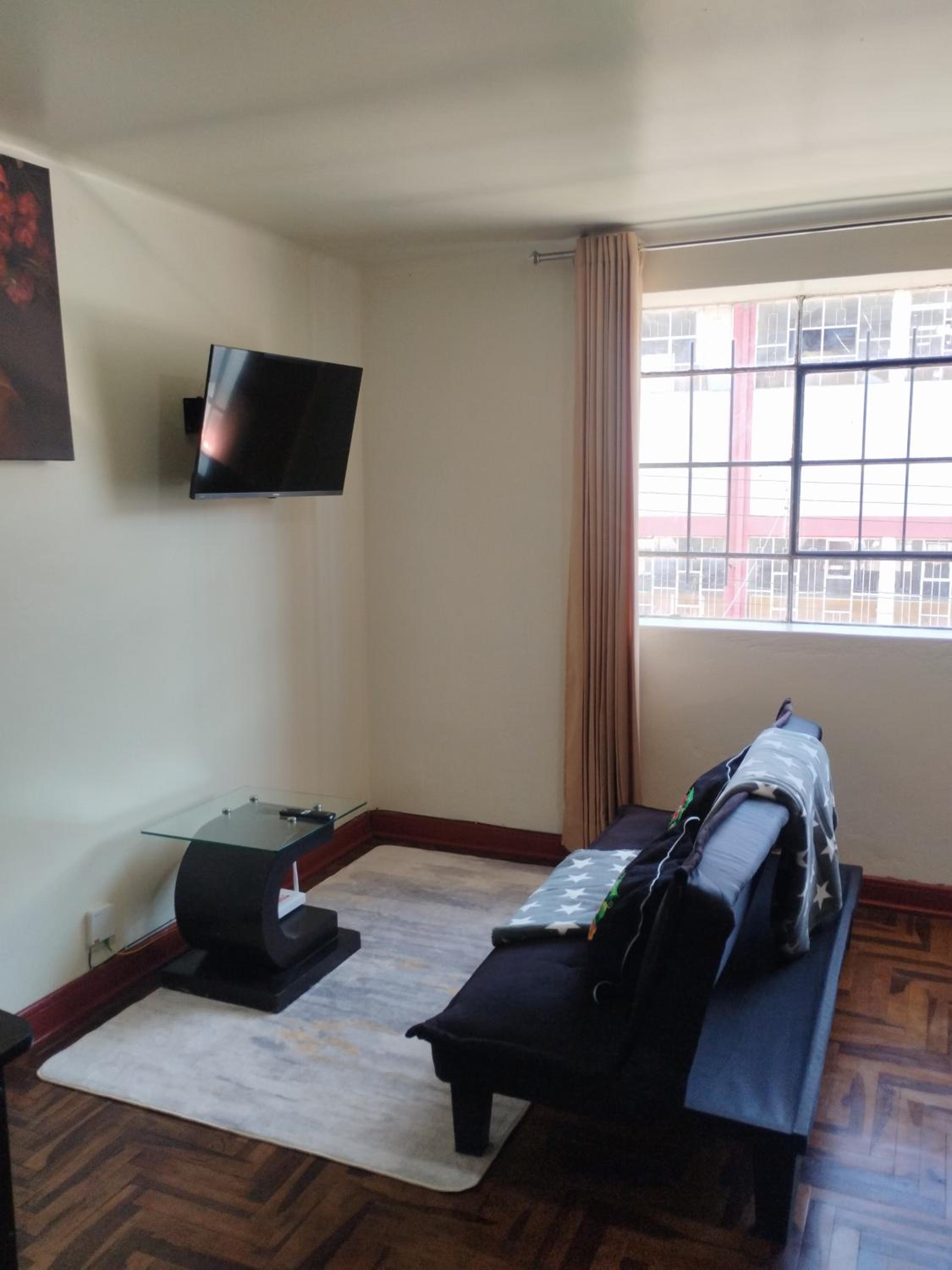 One-Bedroom Apartment photo 1