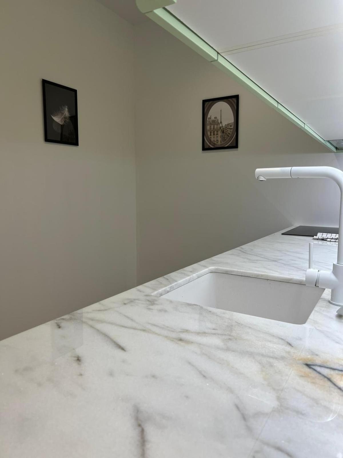 Double Room with Shared Bathroom photo 3