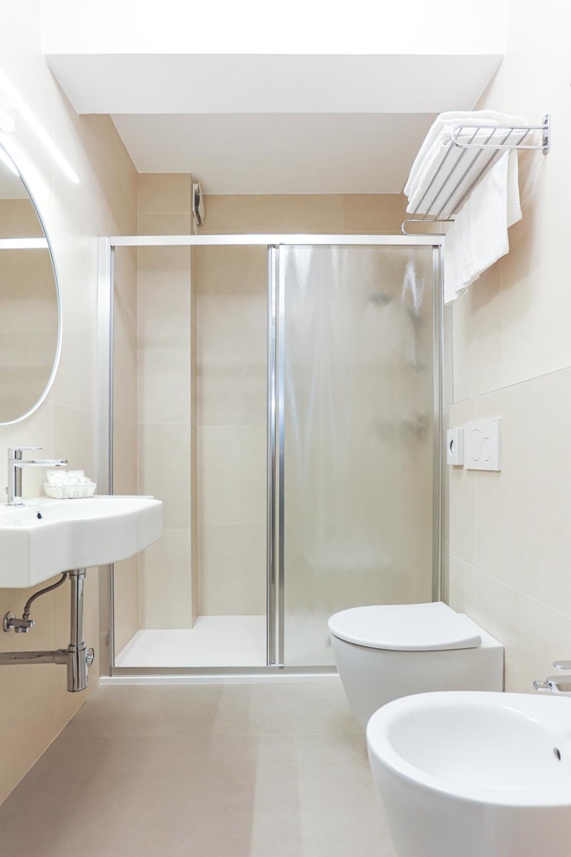 Quadruple Room with Balcony and Side Sea View photo 3