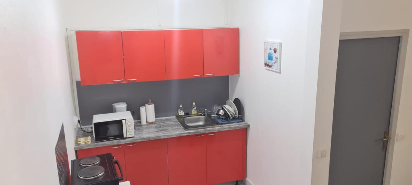 One-Bedroom Apartment photo 2
