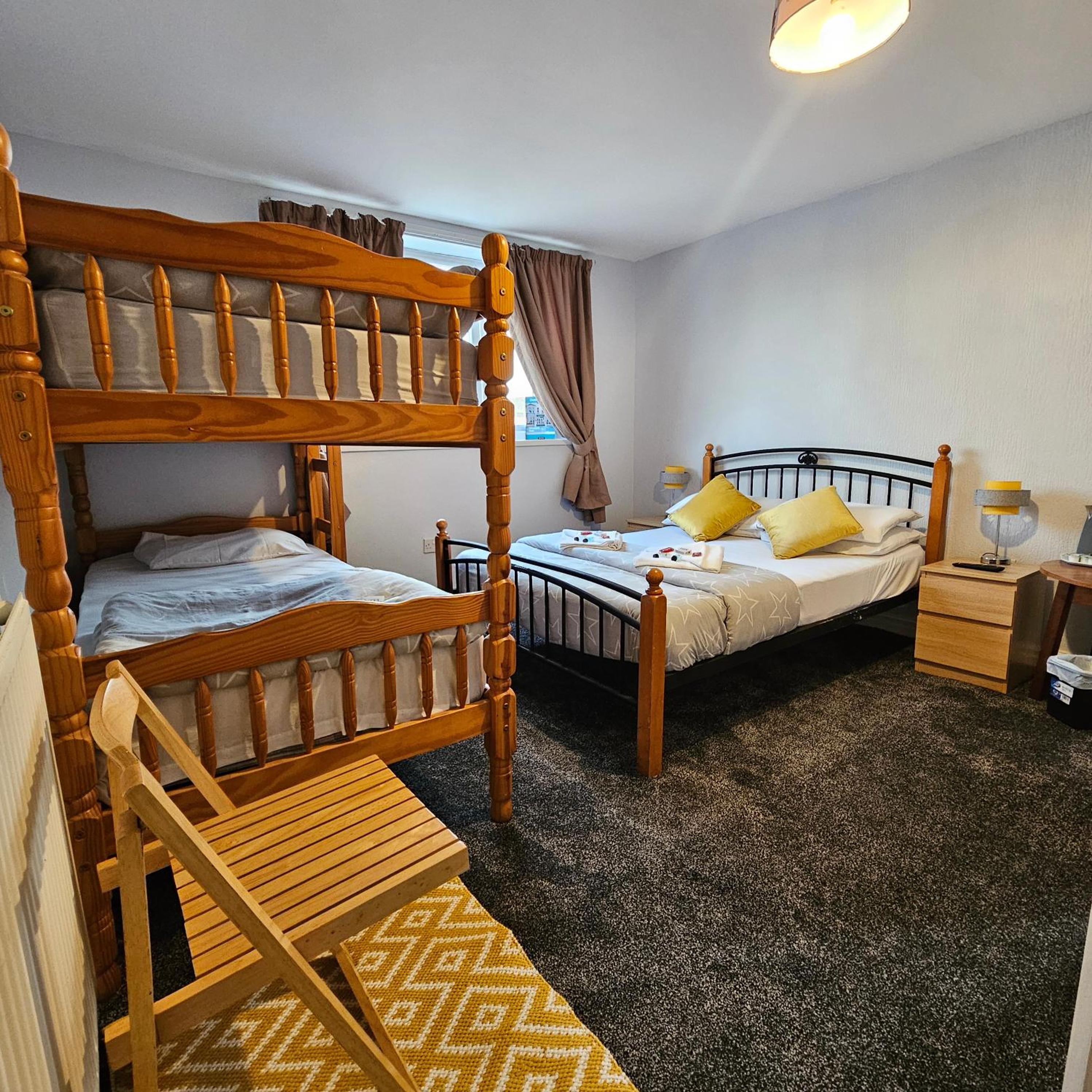 Family Room (2 Adults + 2 Children)