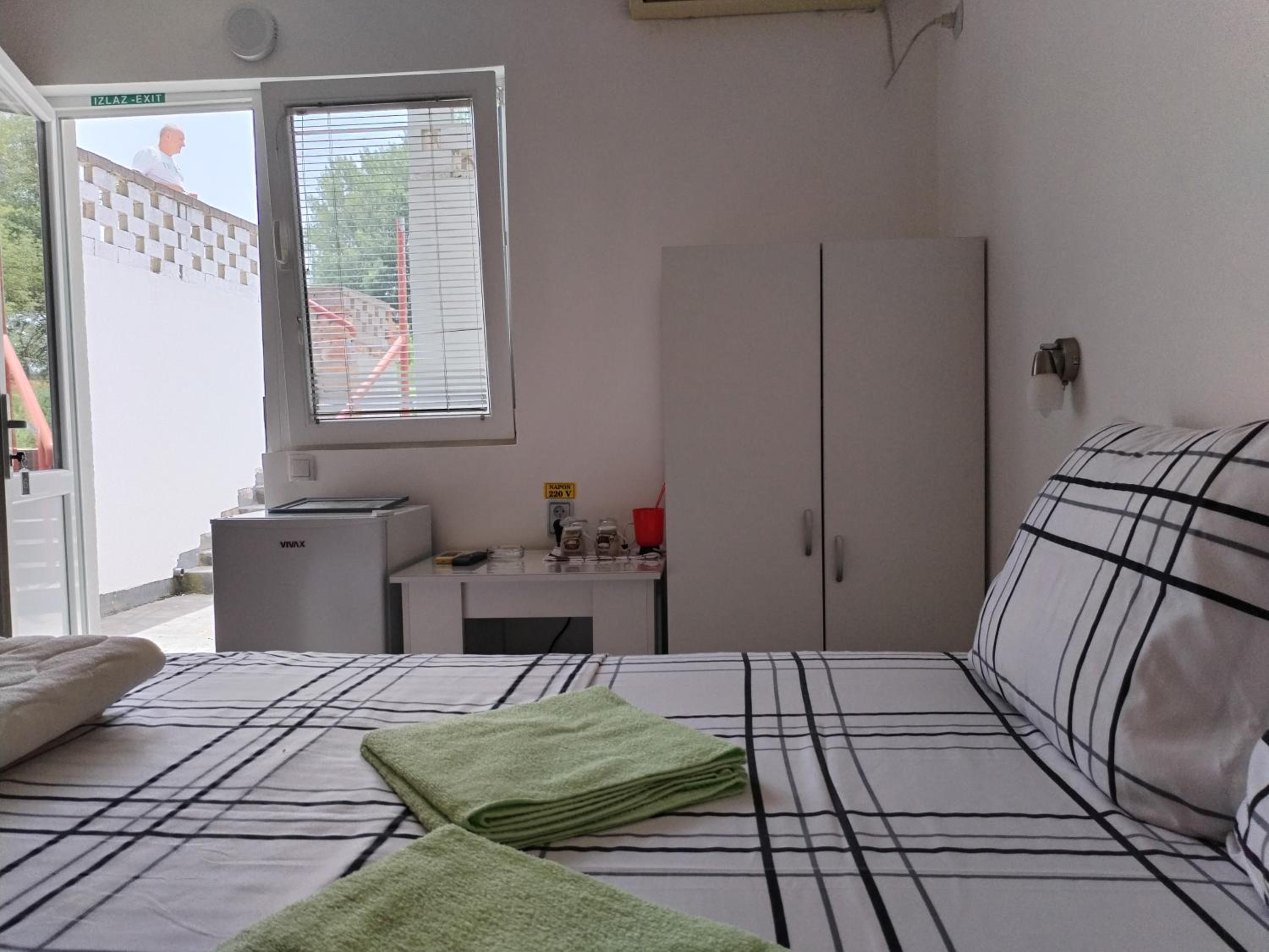 Double or Twin Room with Private Bathroom photo 2