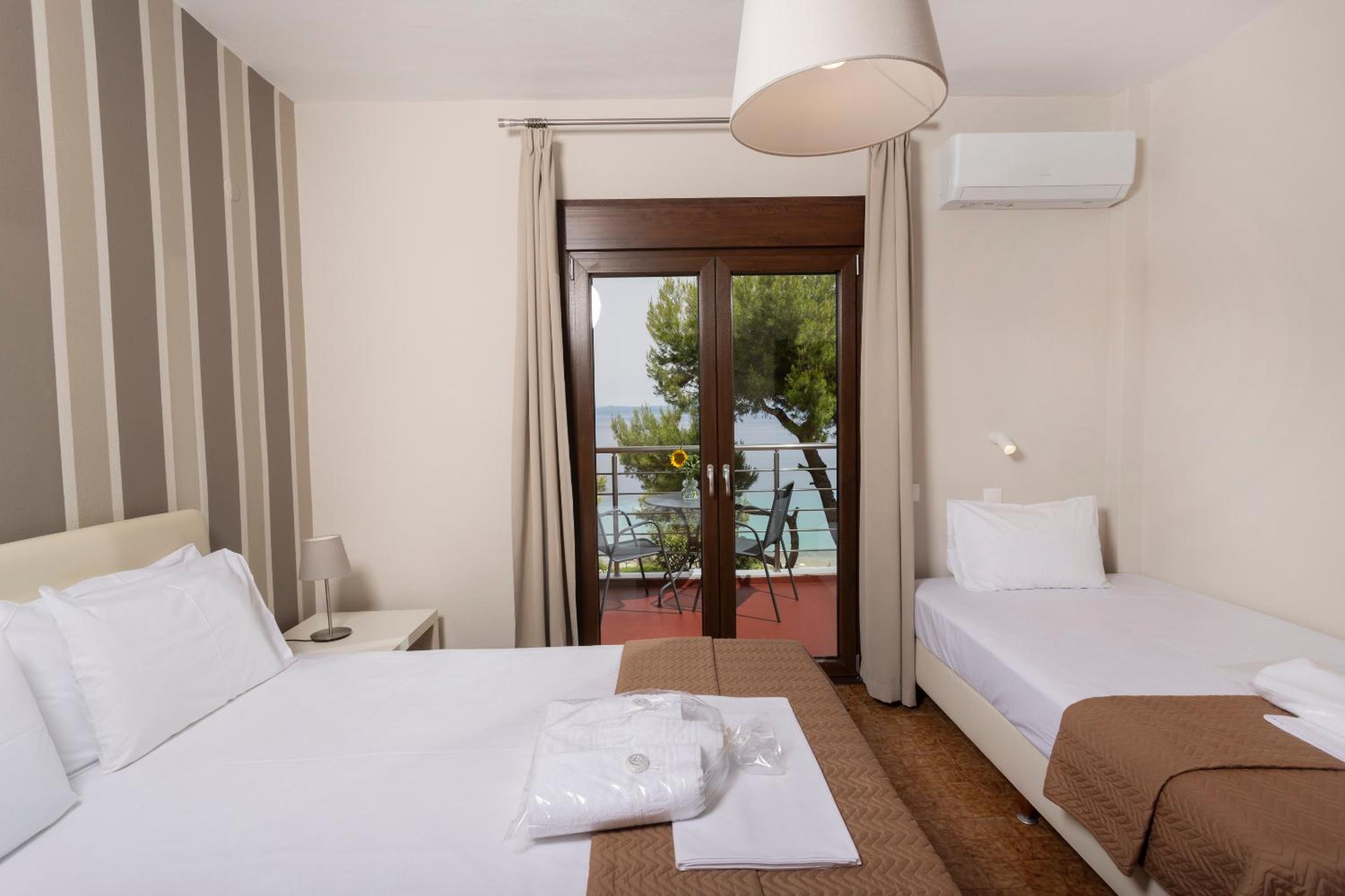 One-Bedroom Apartment with Sea View photo 2