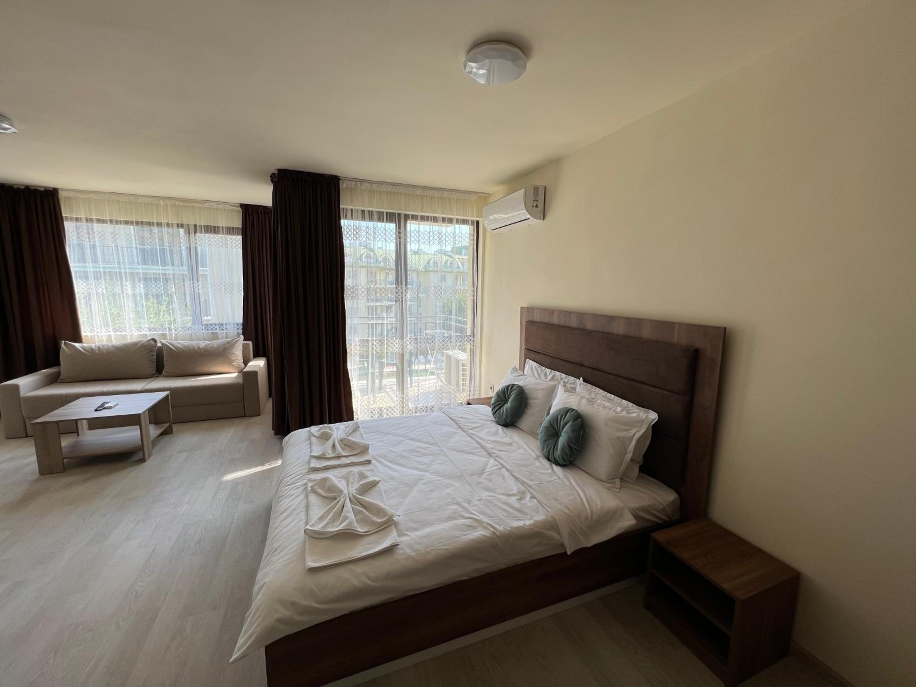 King Studio with Sofa Bed photo 2