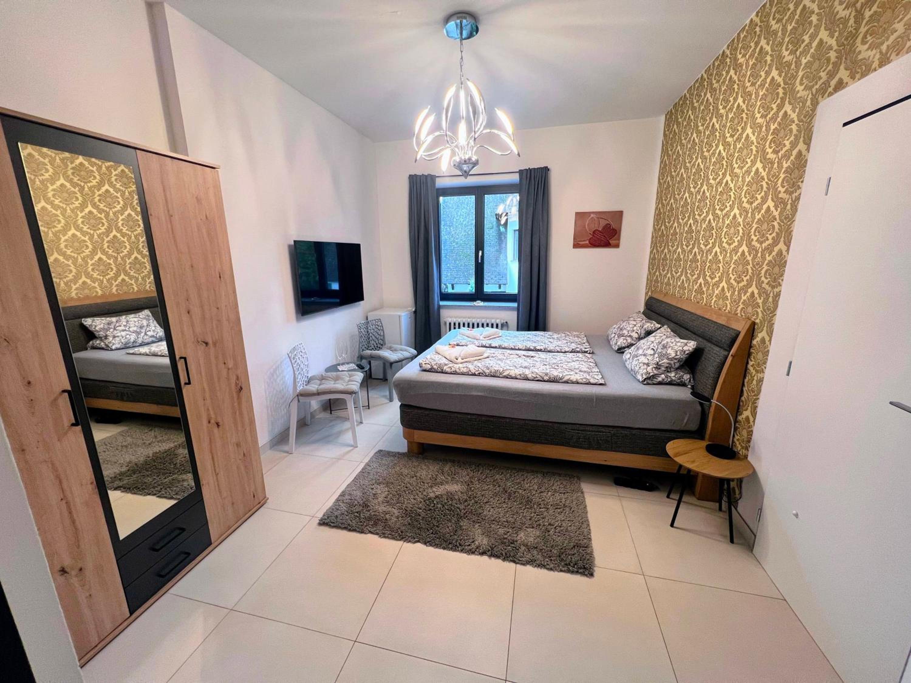 Deluxe Suite with Spa Bath - Photo 6