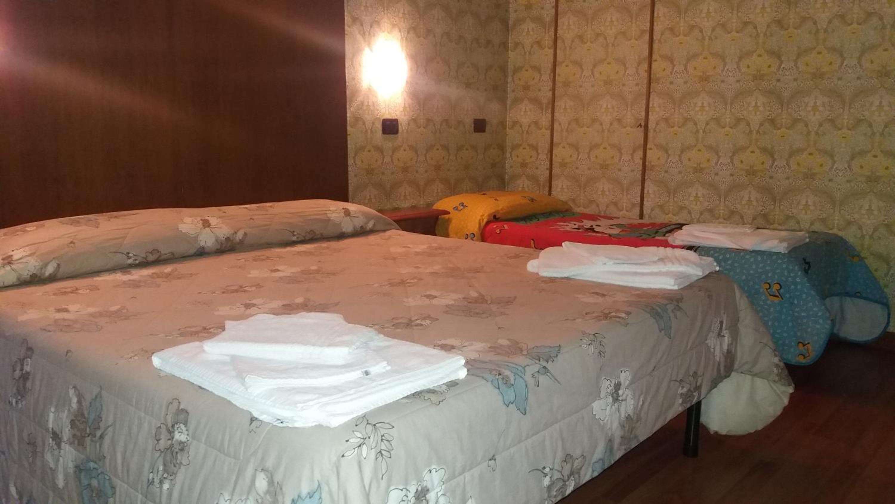 Triple Room with Private Bathroom - Photo 2