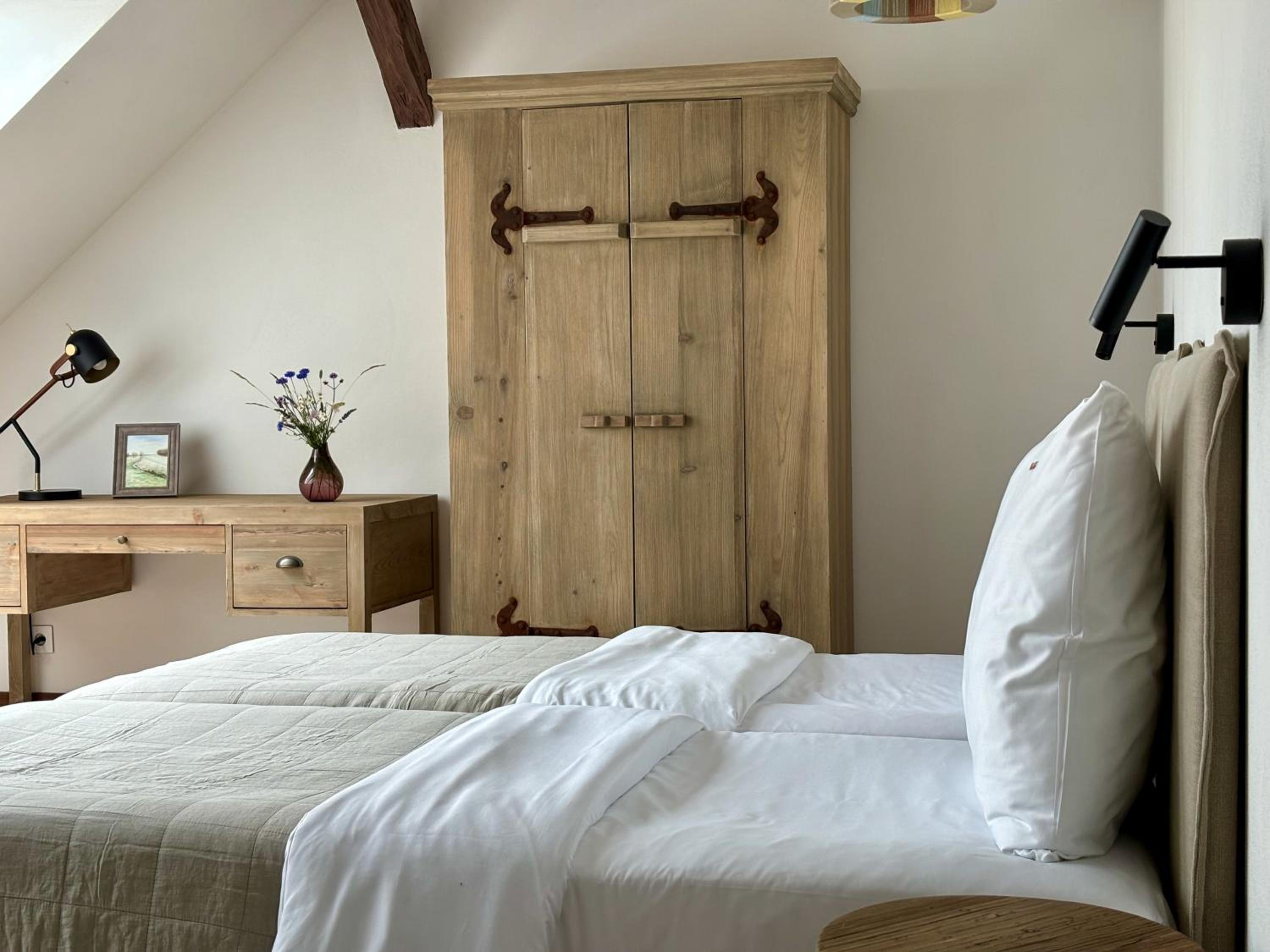 Deluxe Twin Room - Photo 9
