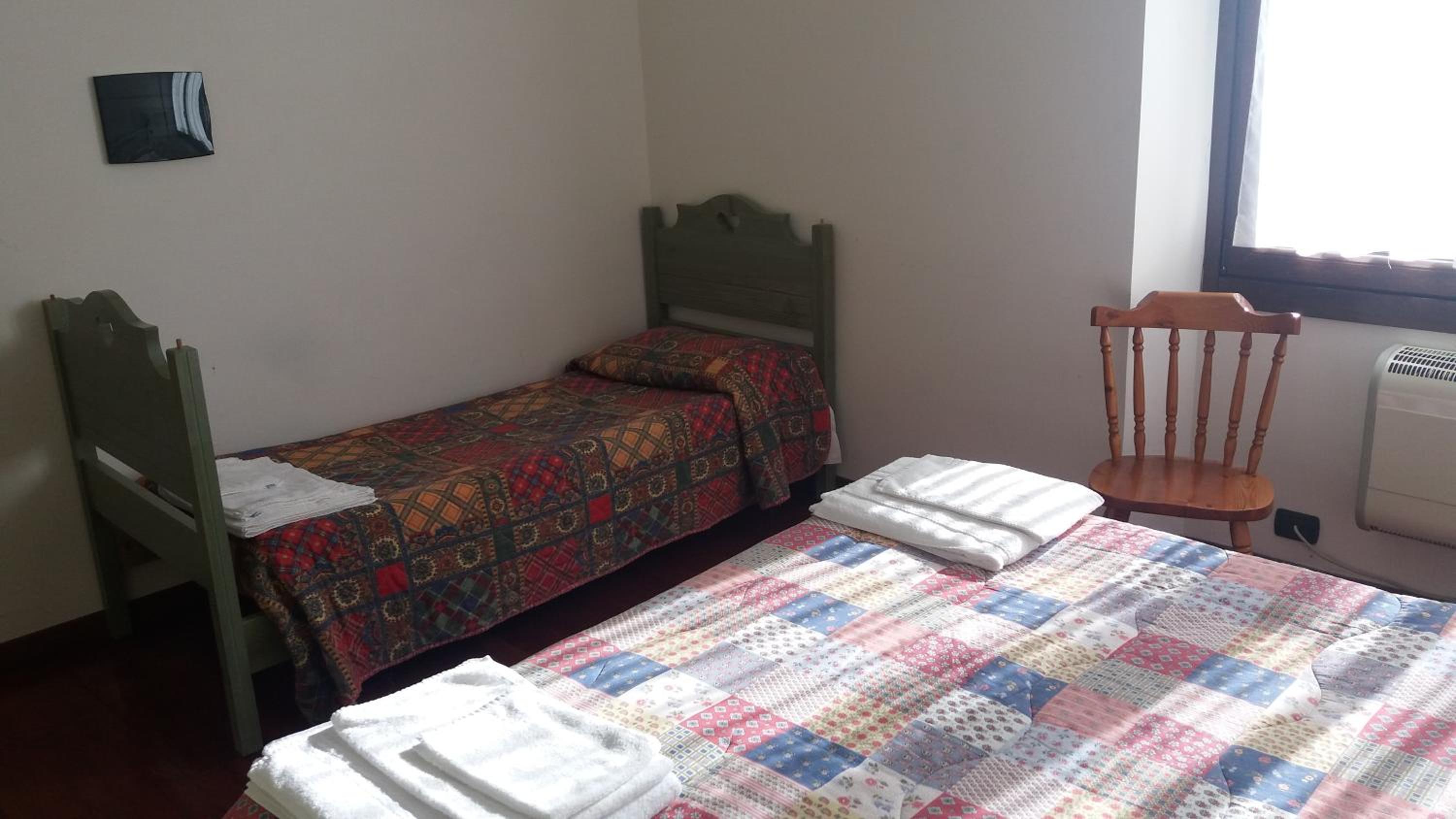 Triple Room with Private Bathroom - Photo 3