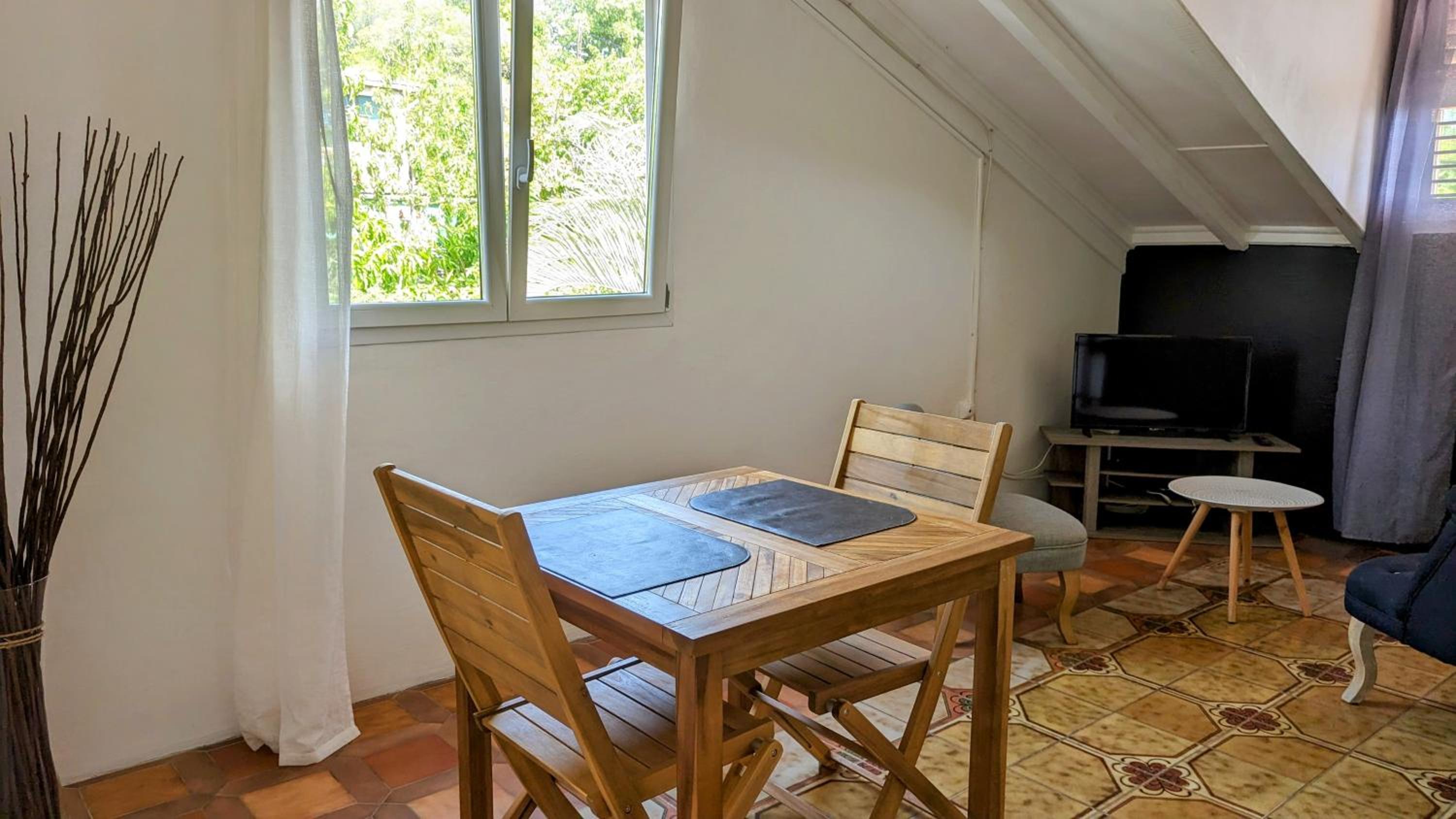 One-Bedroom Apartment photo 2
