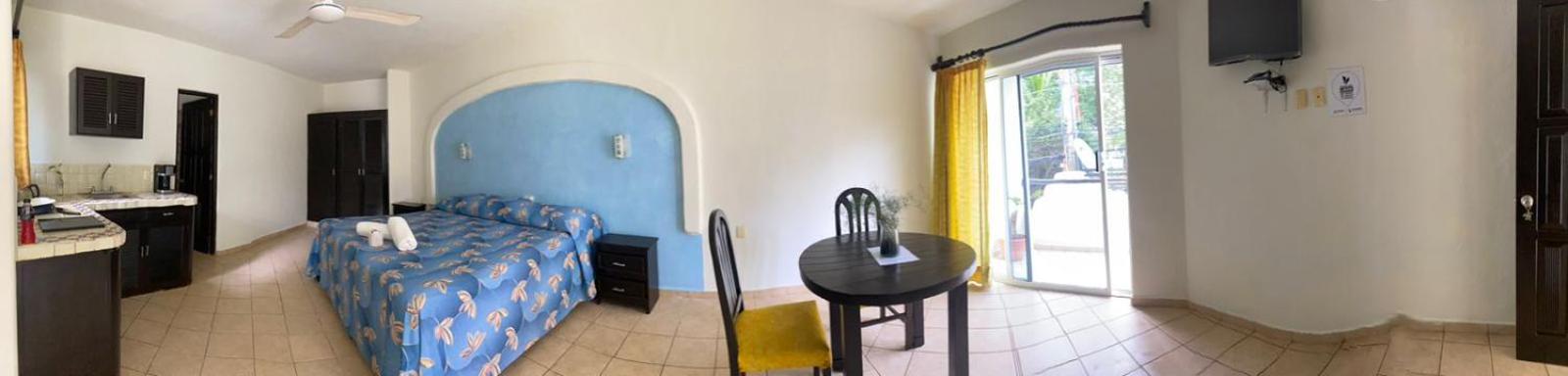 King Suite with Balcony photo 3