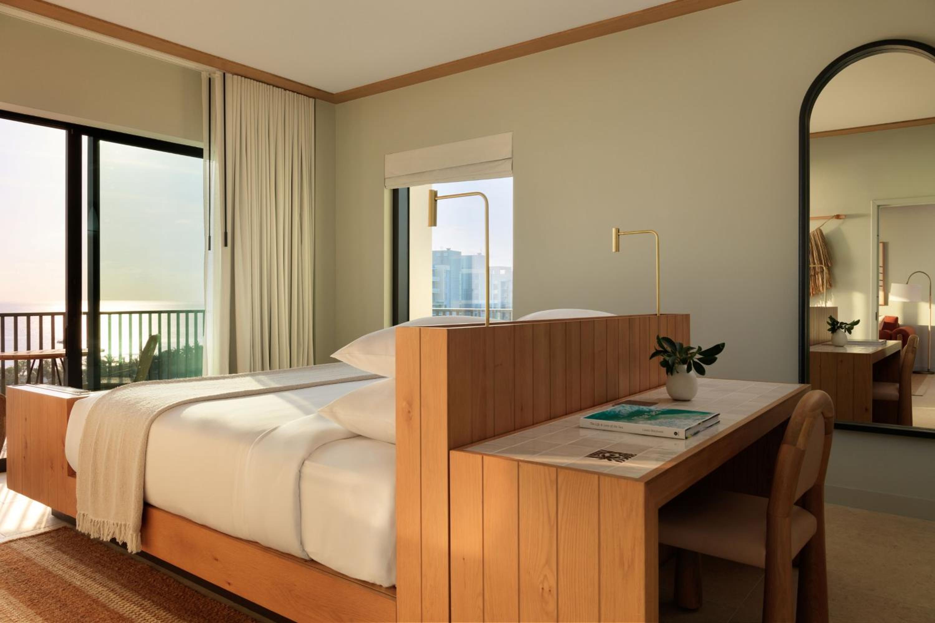 One-Bedroom Suite with Ocean View - Photo 4