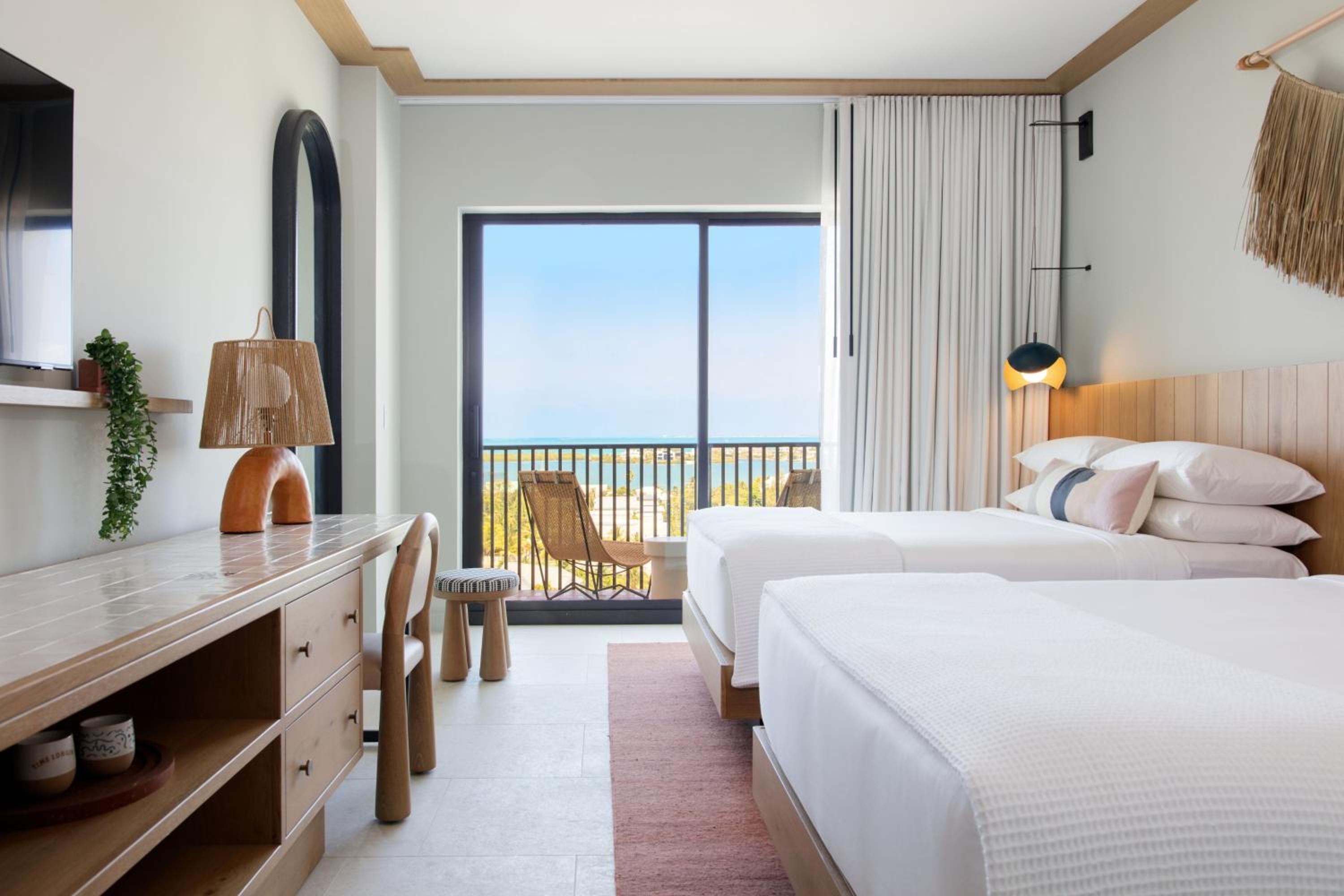 Standard Queen Room with Harbor View - Photo 4