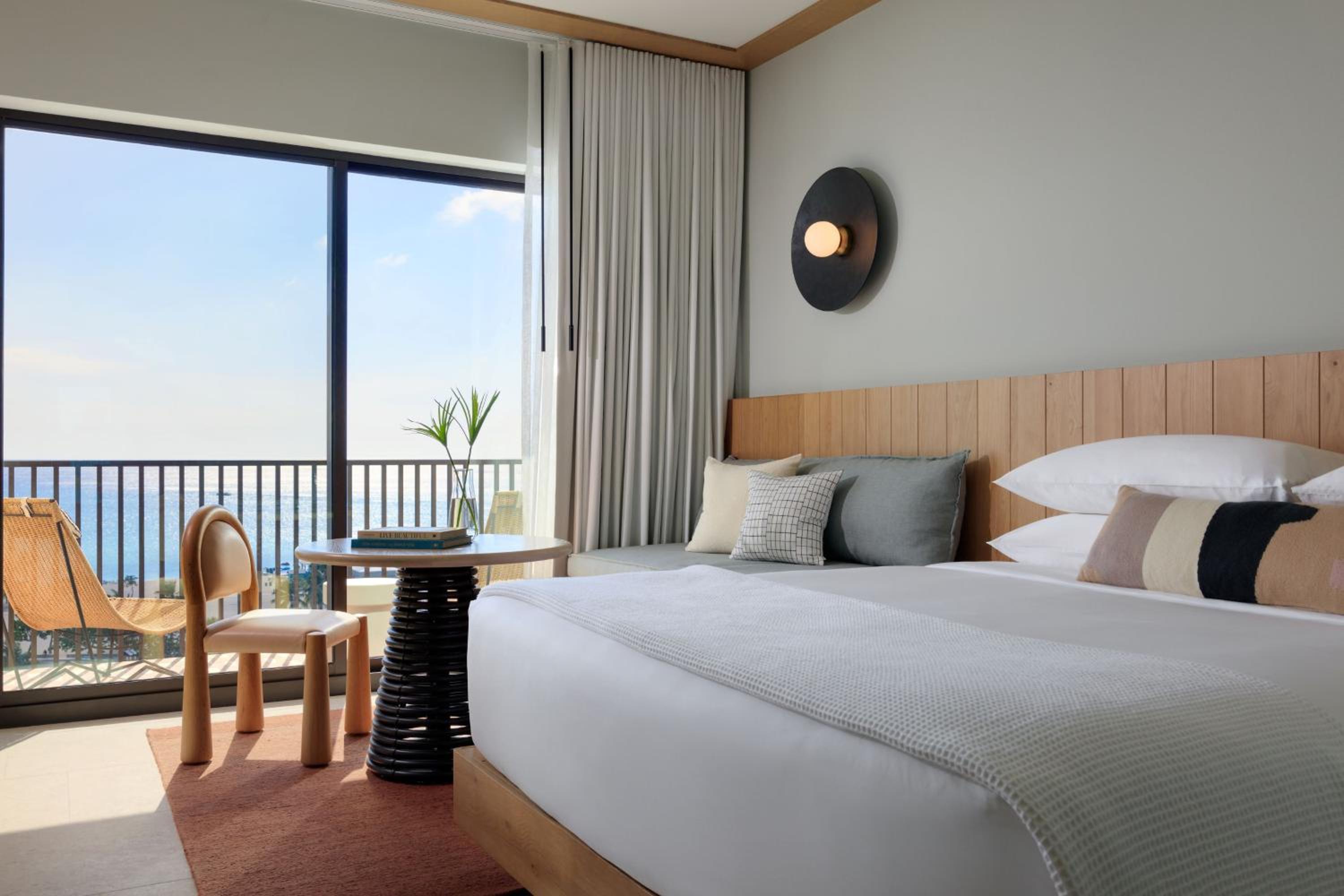 Premium King Room with Ocean View - Photo 3