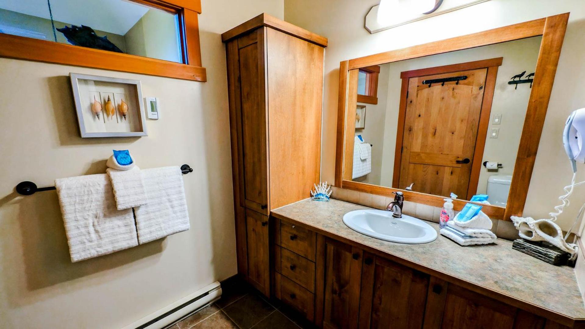 Three-Bedroom Townhouse– Twelve Peaks – Unit 12 photo 3