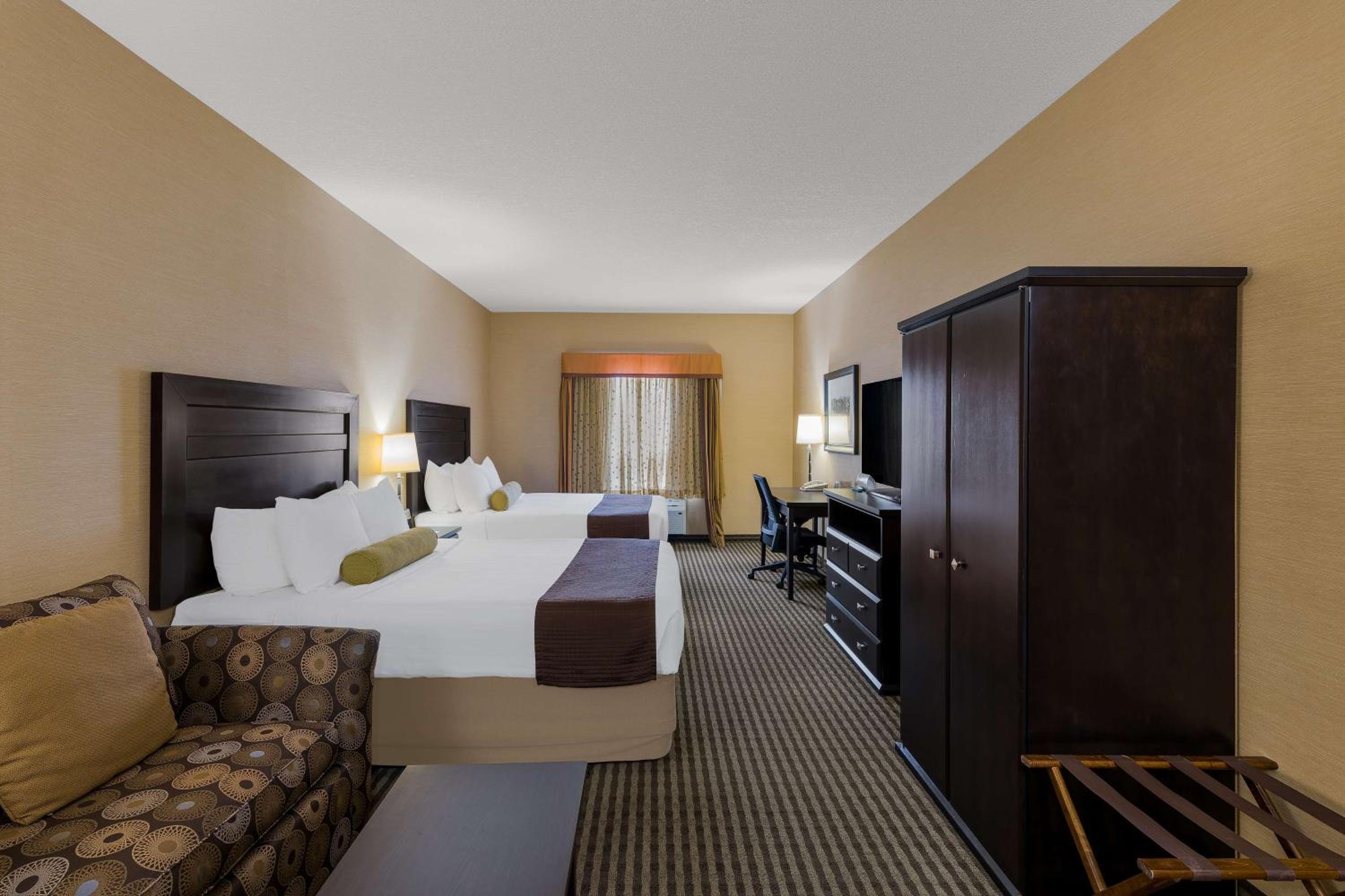 Queen Room with Two Queen Beds and Sofa Bed - Pet Friendly/Non-Smoking