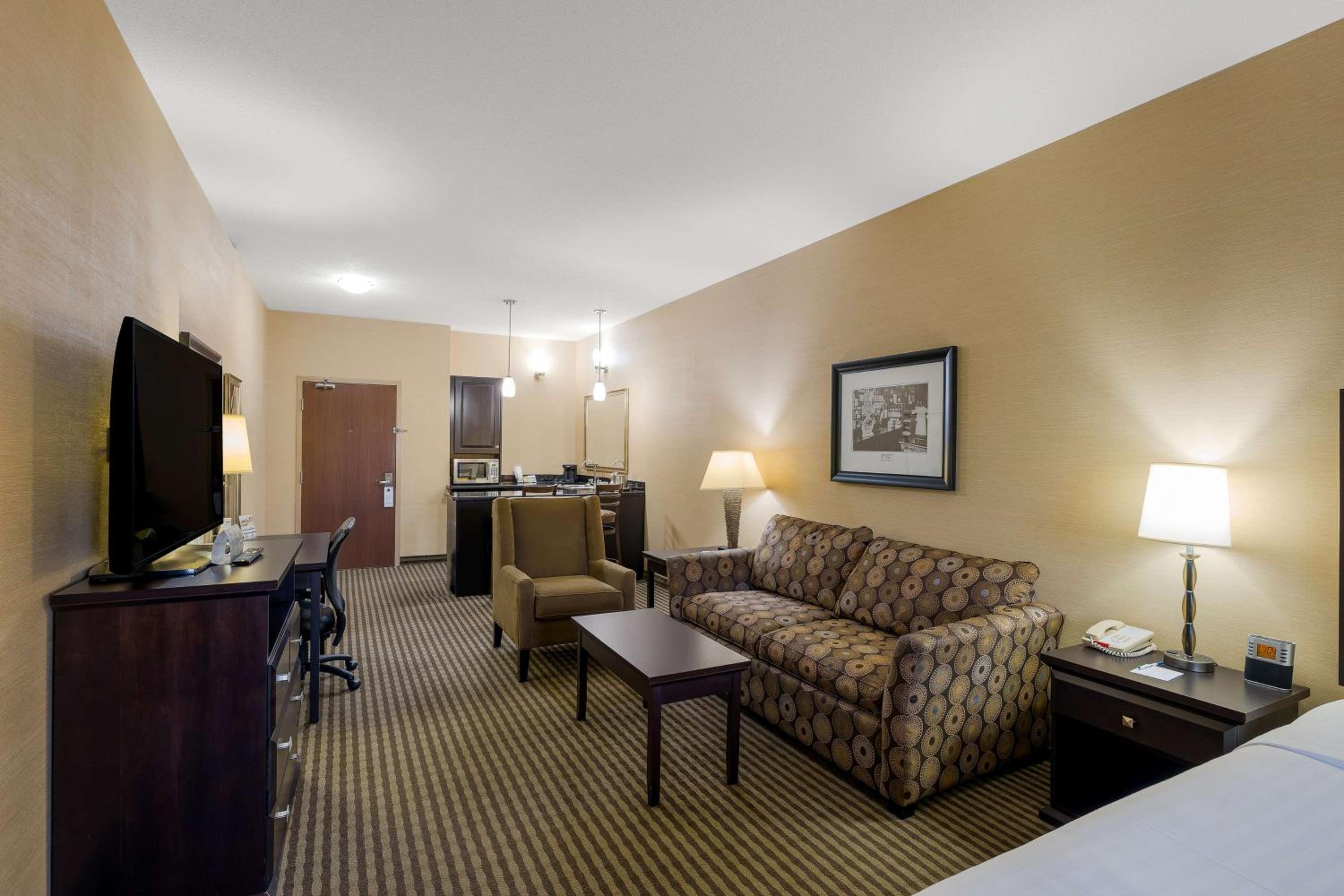 Deluxe King Suite