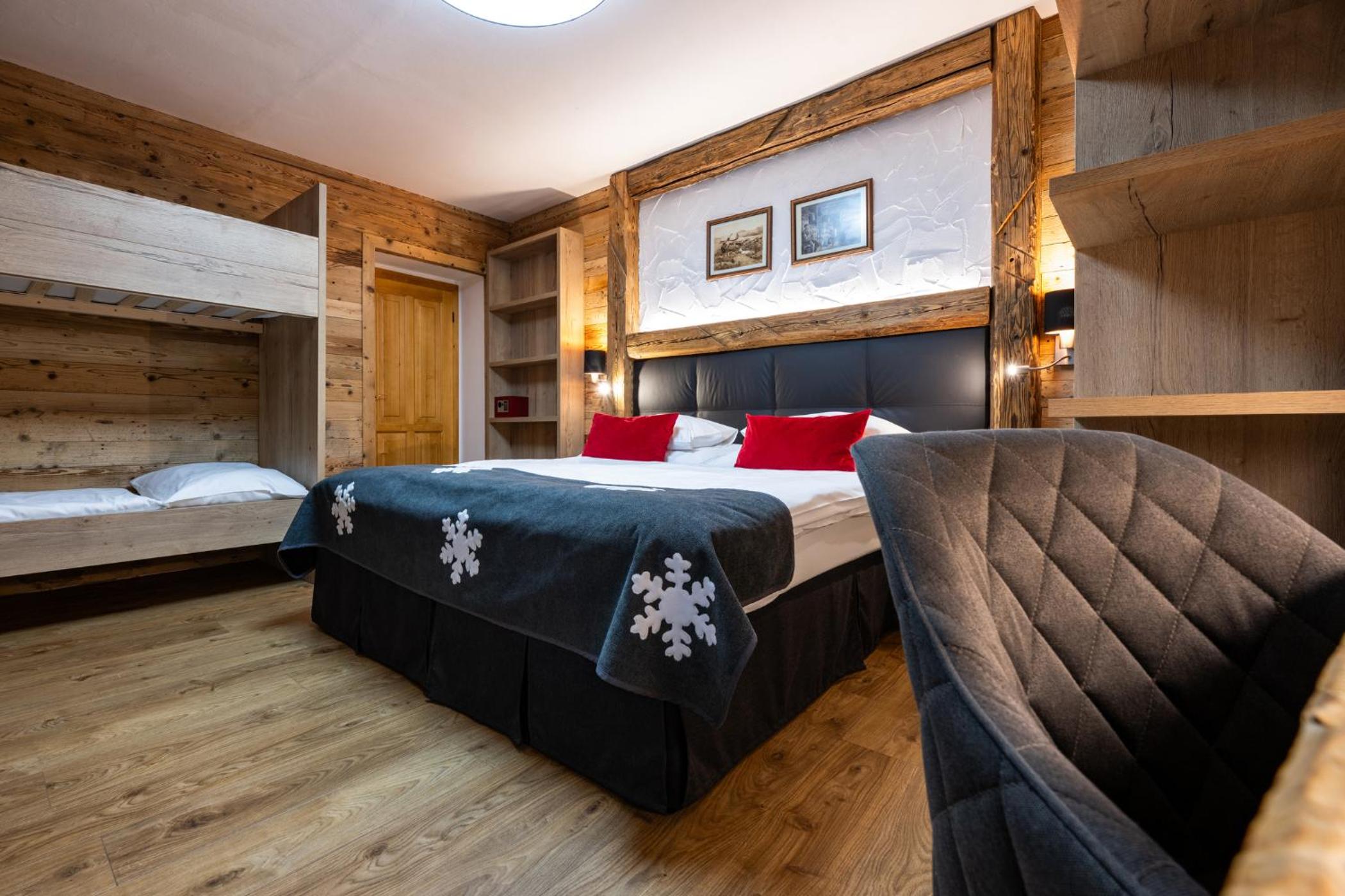 Double Room with two Extra Beds