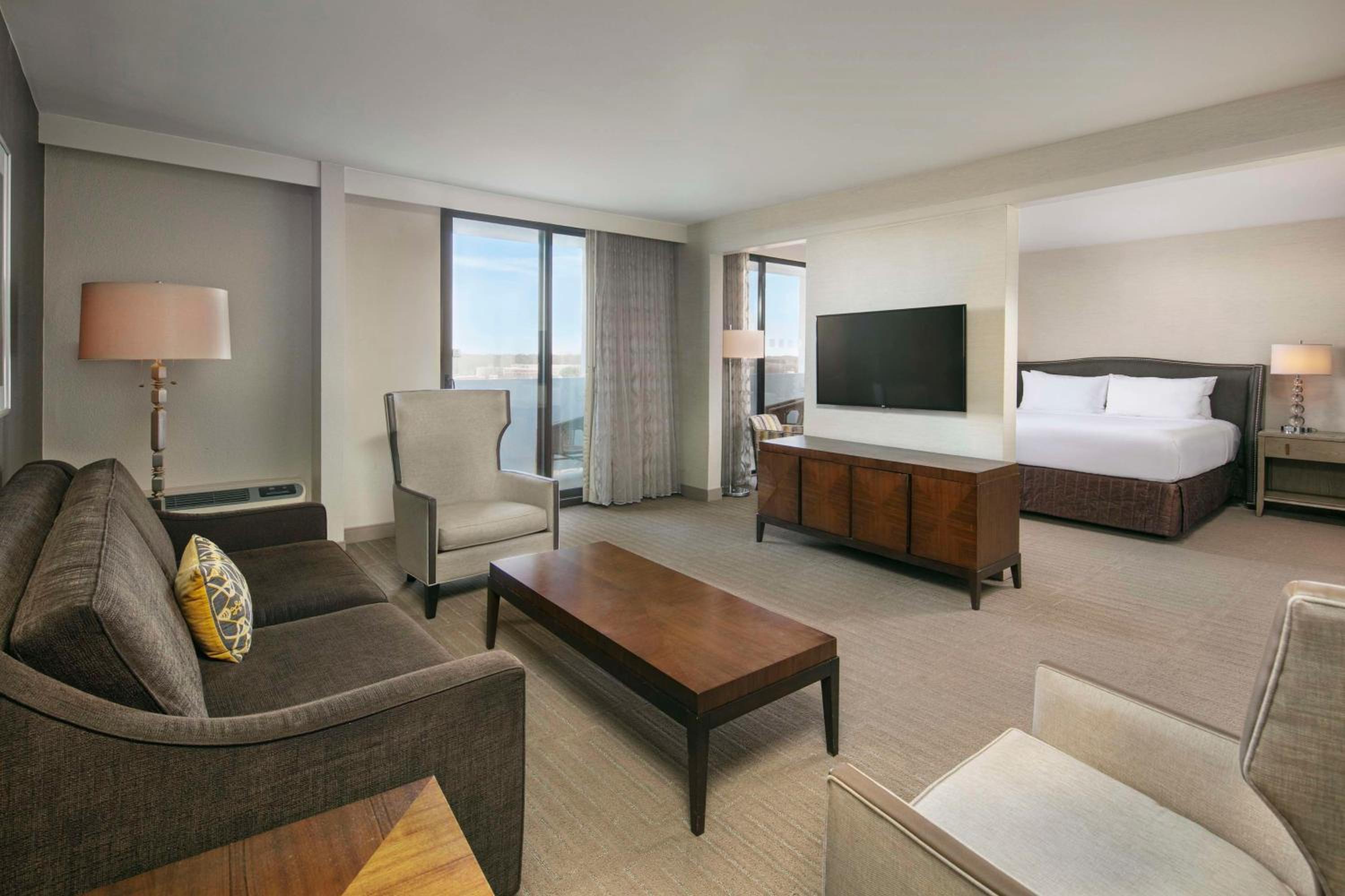 Suite - Photo 5