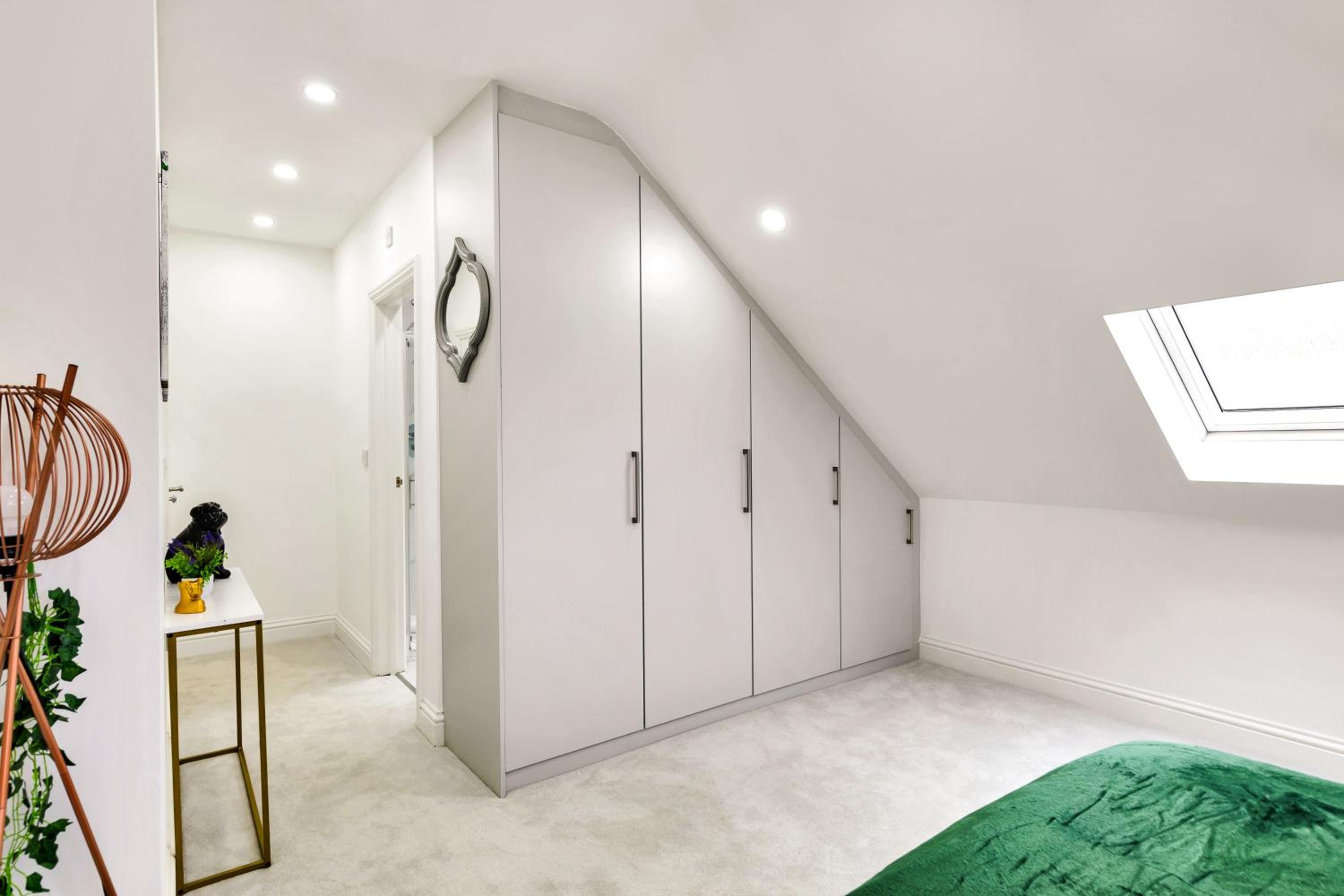 One-Bedroom Apartment photo 2
