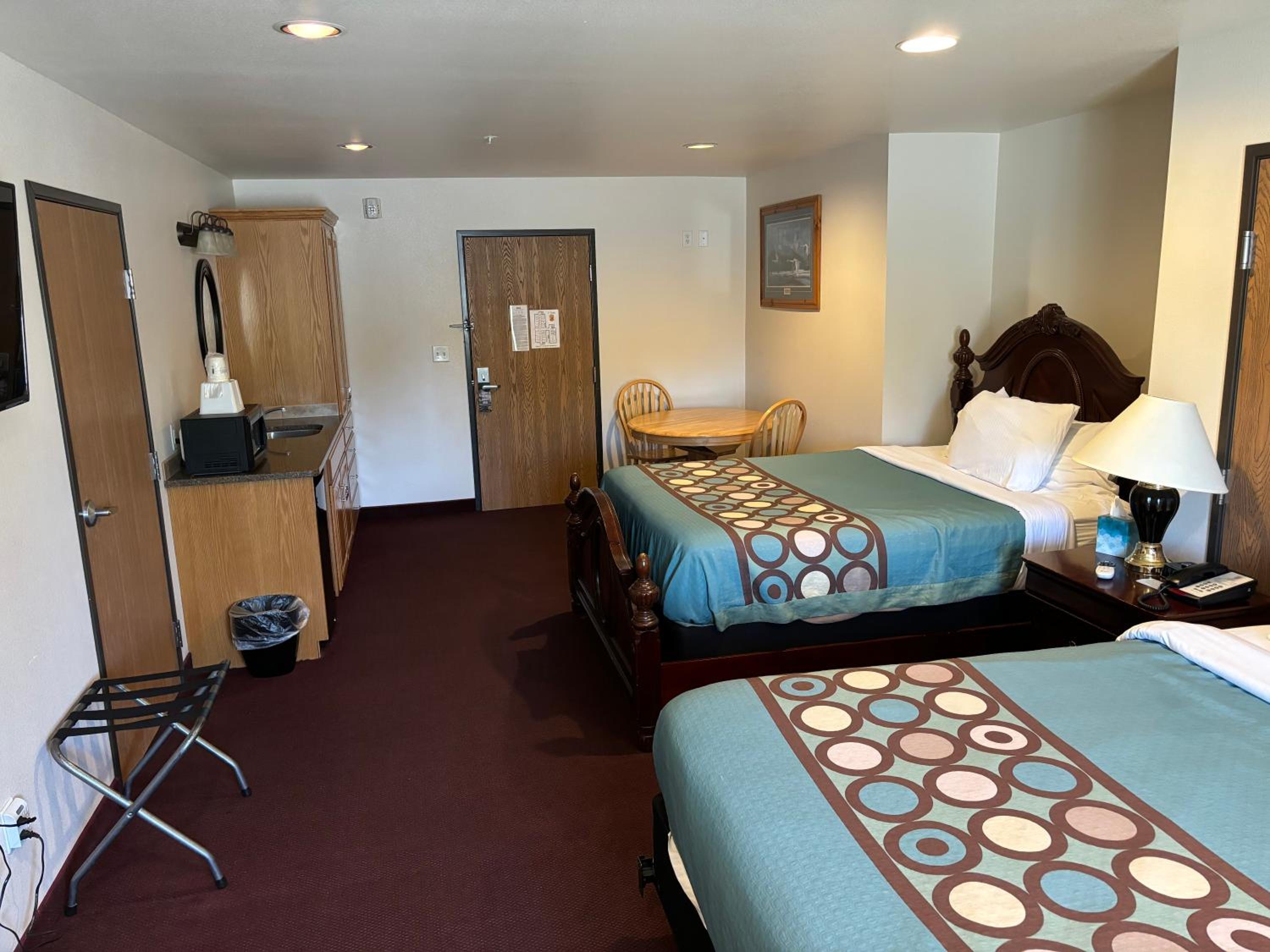 Deluxe Queen Studio Suite - Non-Smoking photo 1