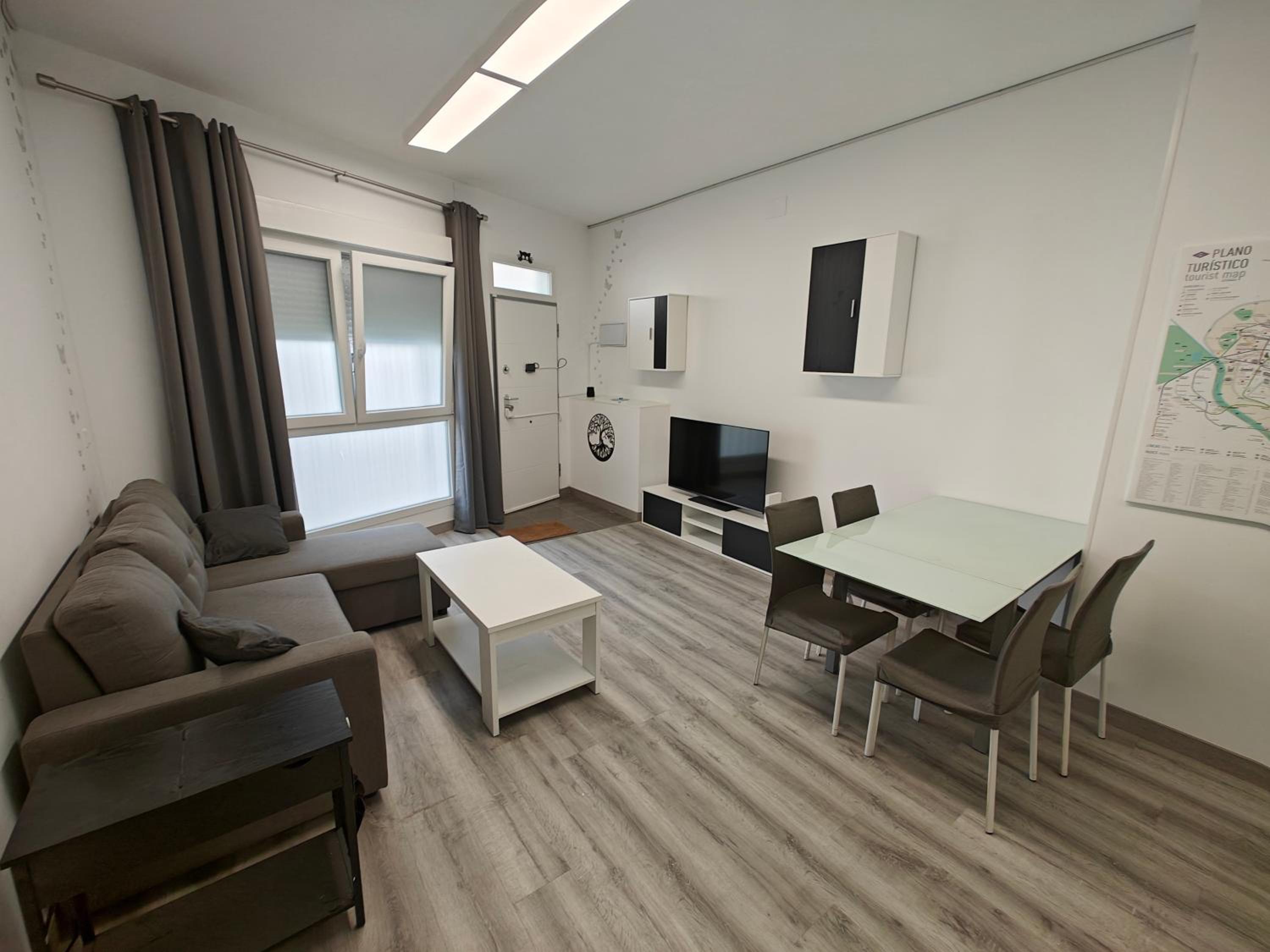 One-Bedroom Apartment photo 2