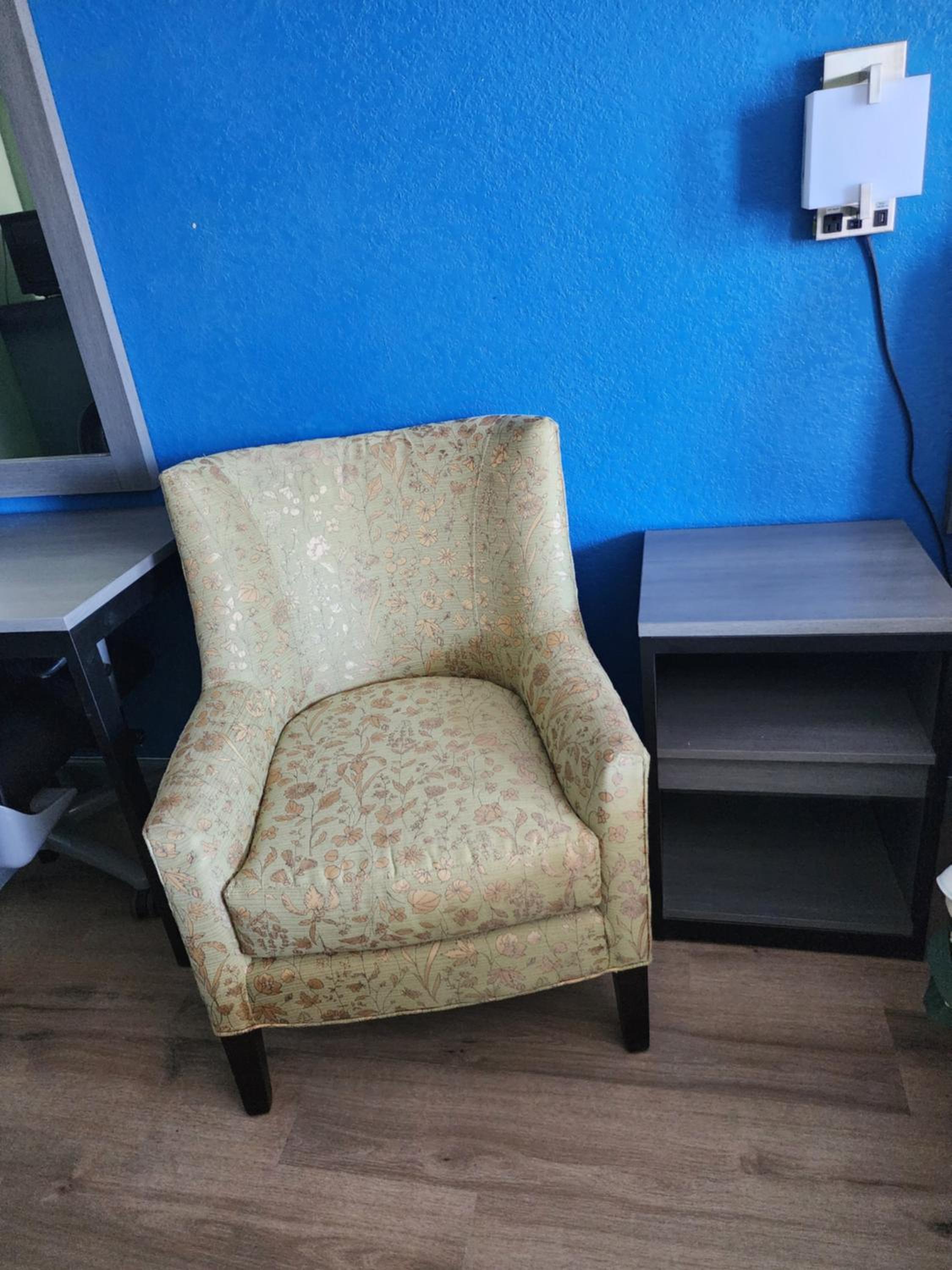 King Room - Non-Smoking - Photo 17