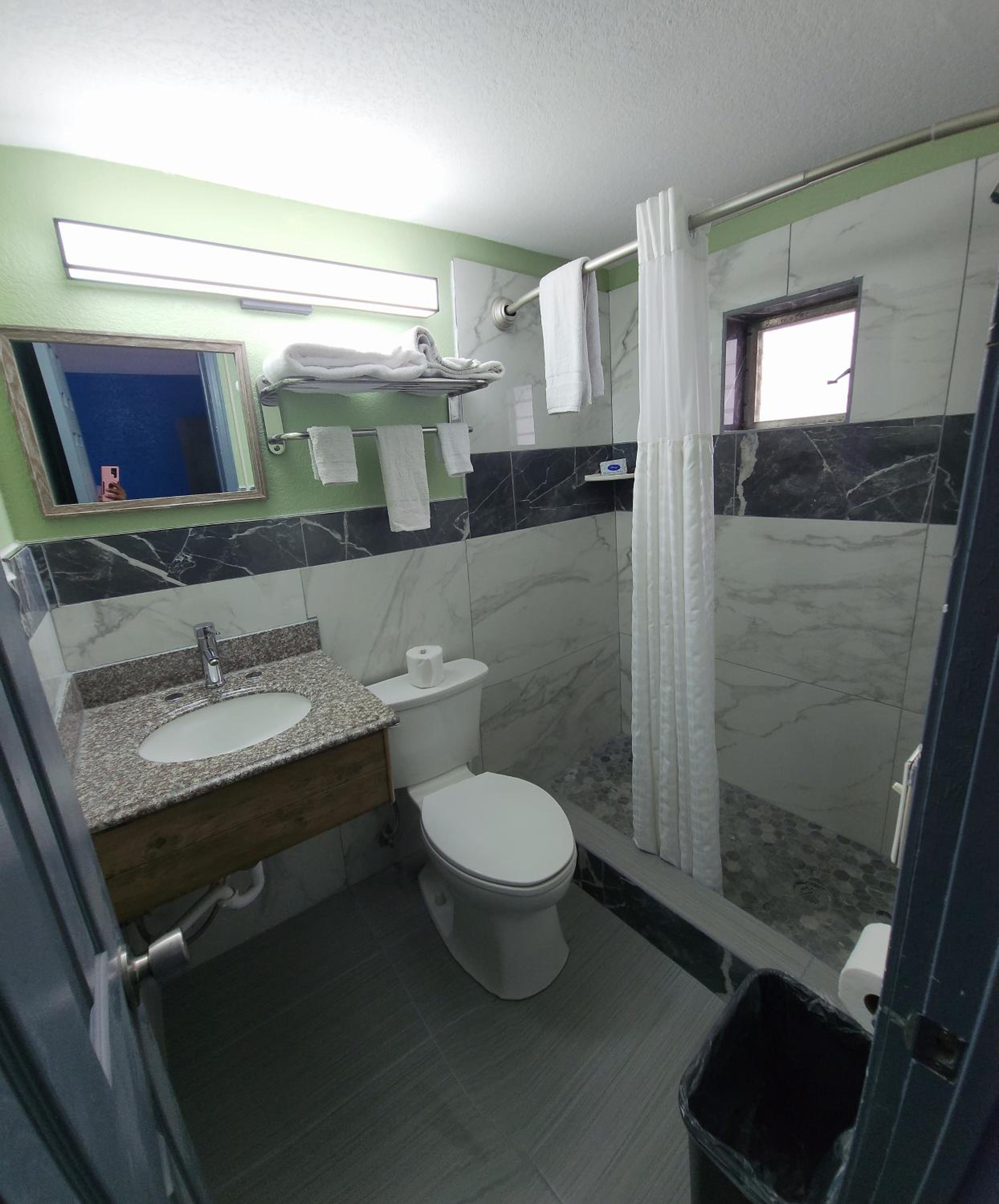 King Room - Non-Smoking - Photo 6