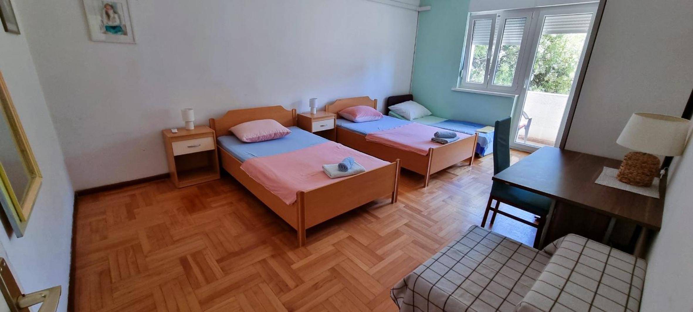 Apartment with Balcony - Photo 42