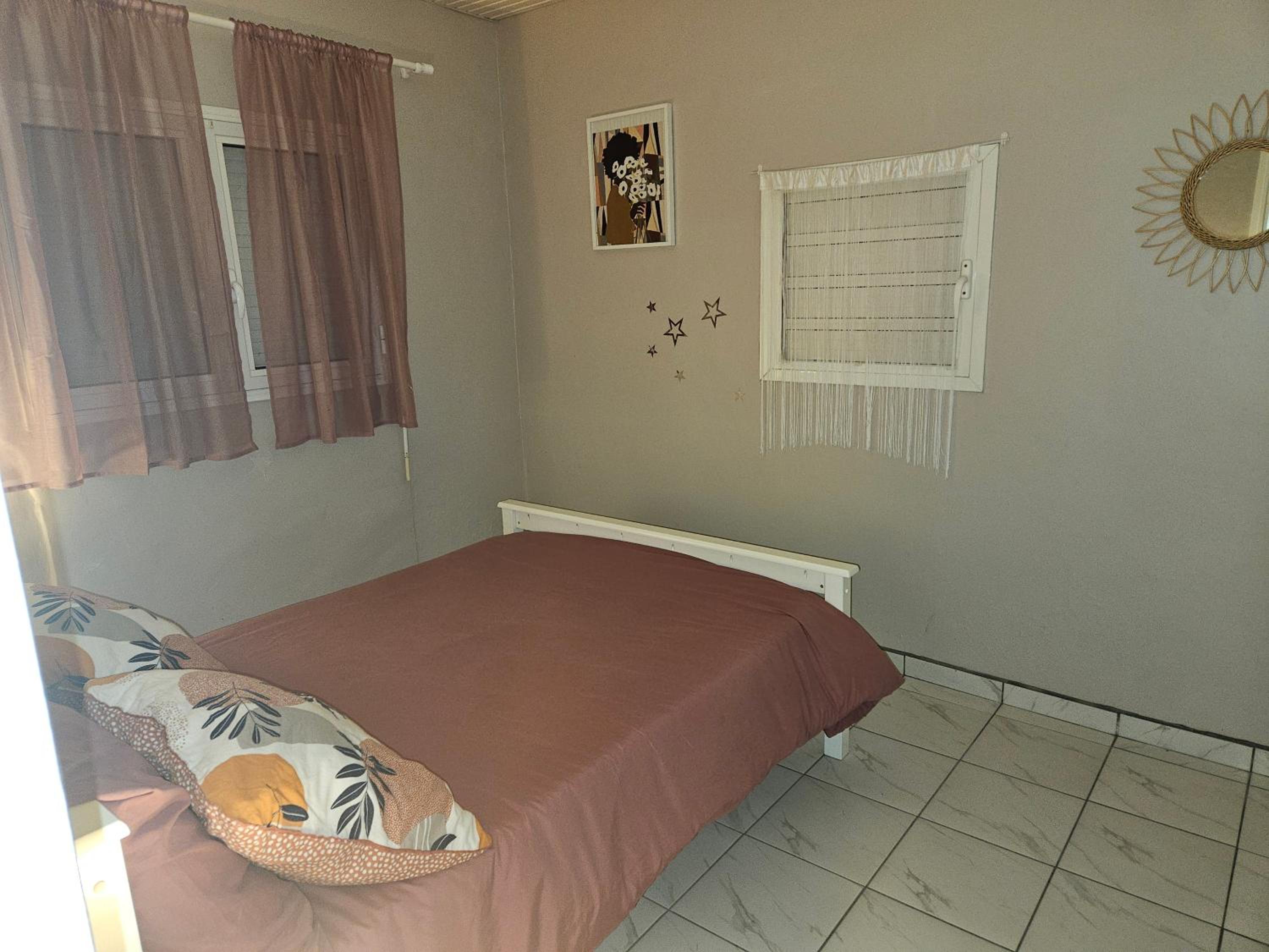 Four-Bedroom House photo 3