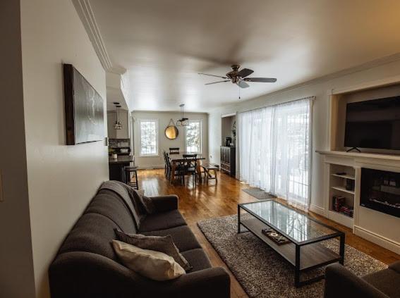 Three-Bedroom House photo 2