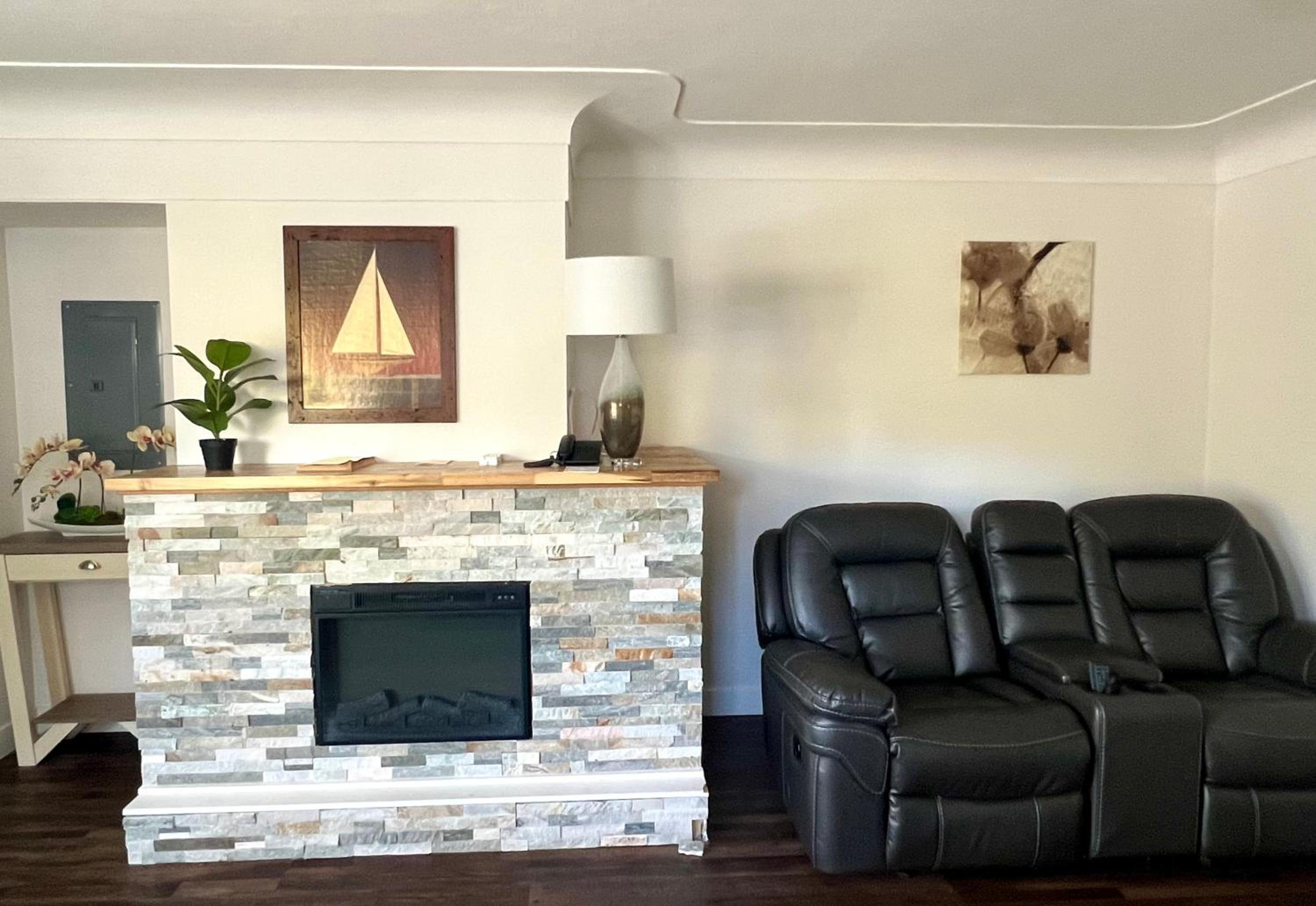 Deluxe Family Suite photo 1