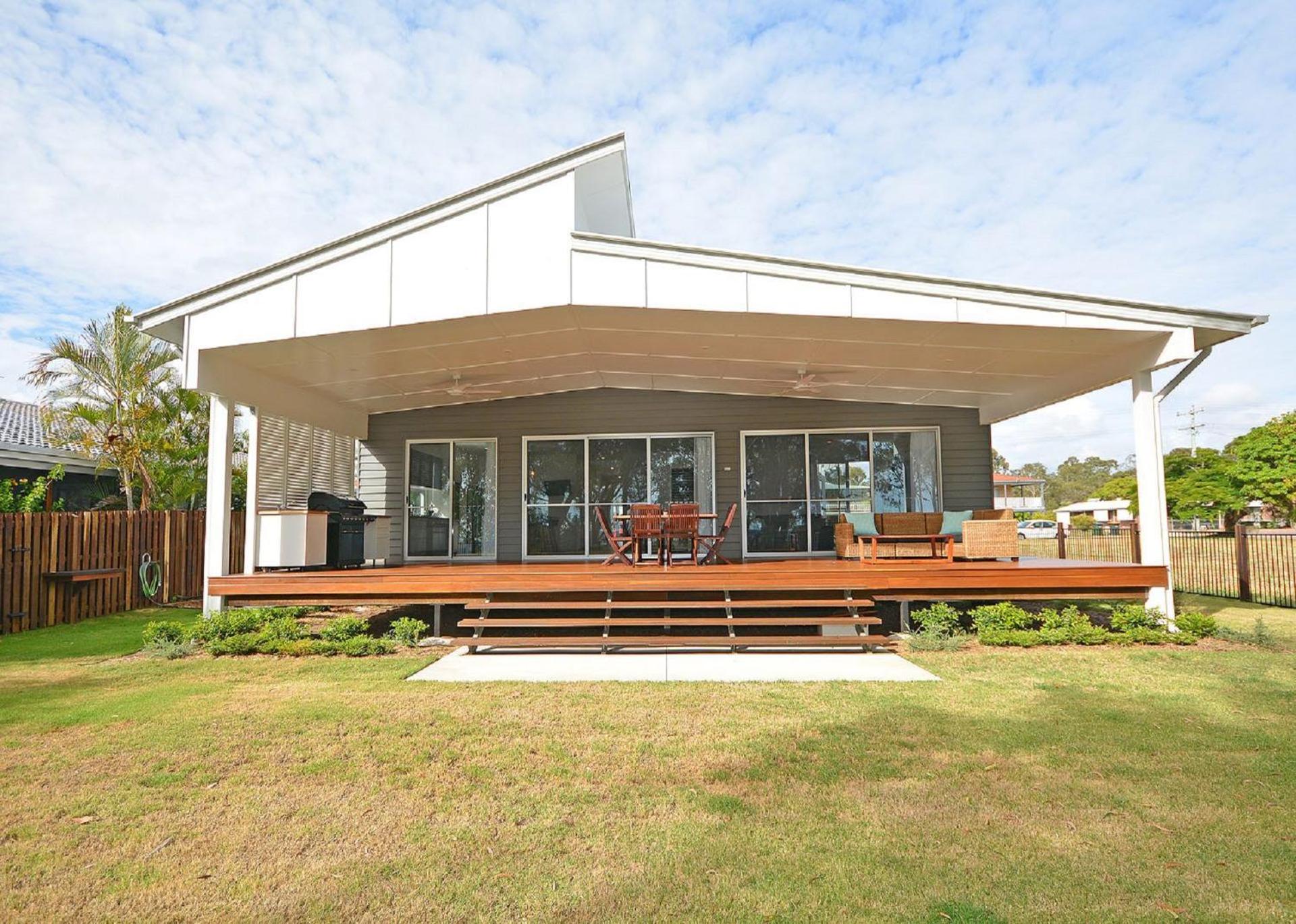 Three-Bedroom House photo 3