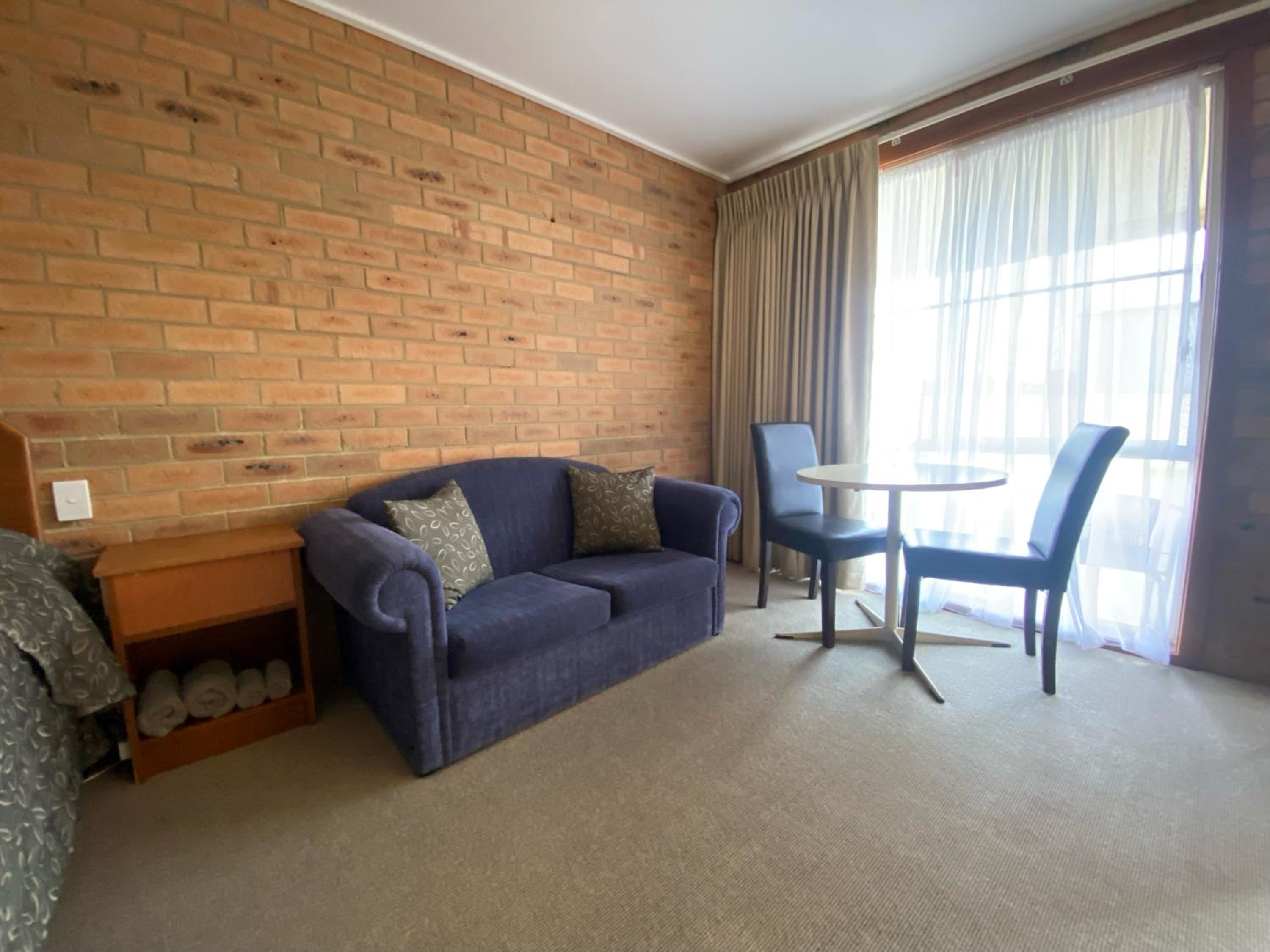 Queen Room photo 2