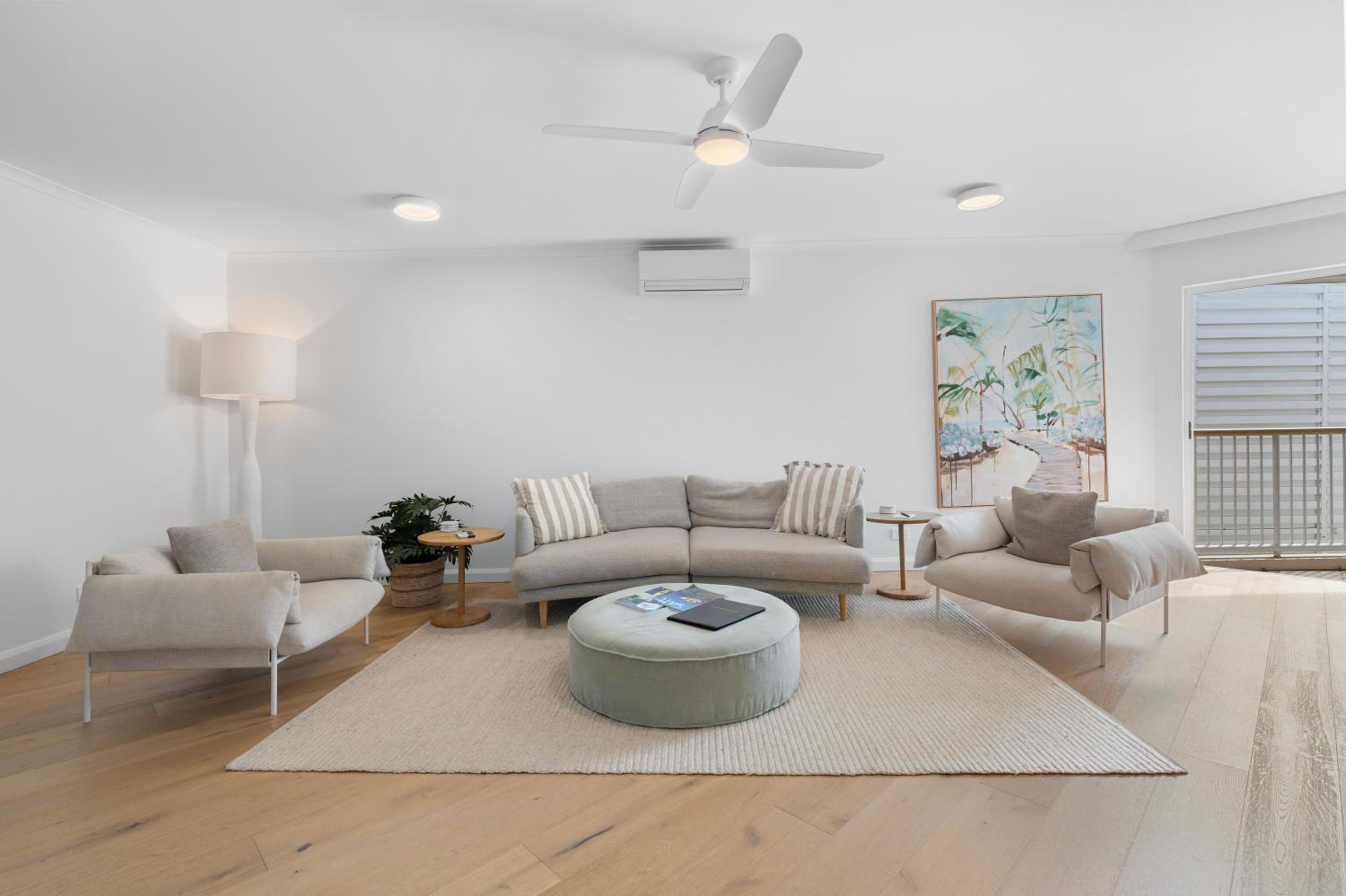 Three-Bedroom Apartment with Balcony - Photo 15