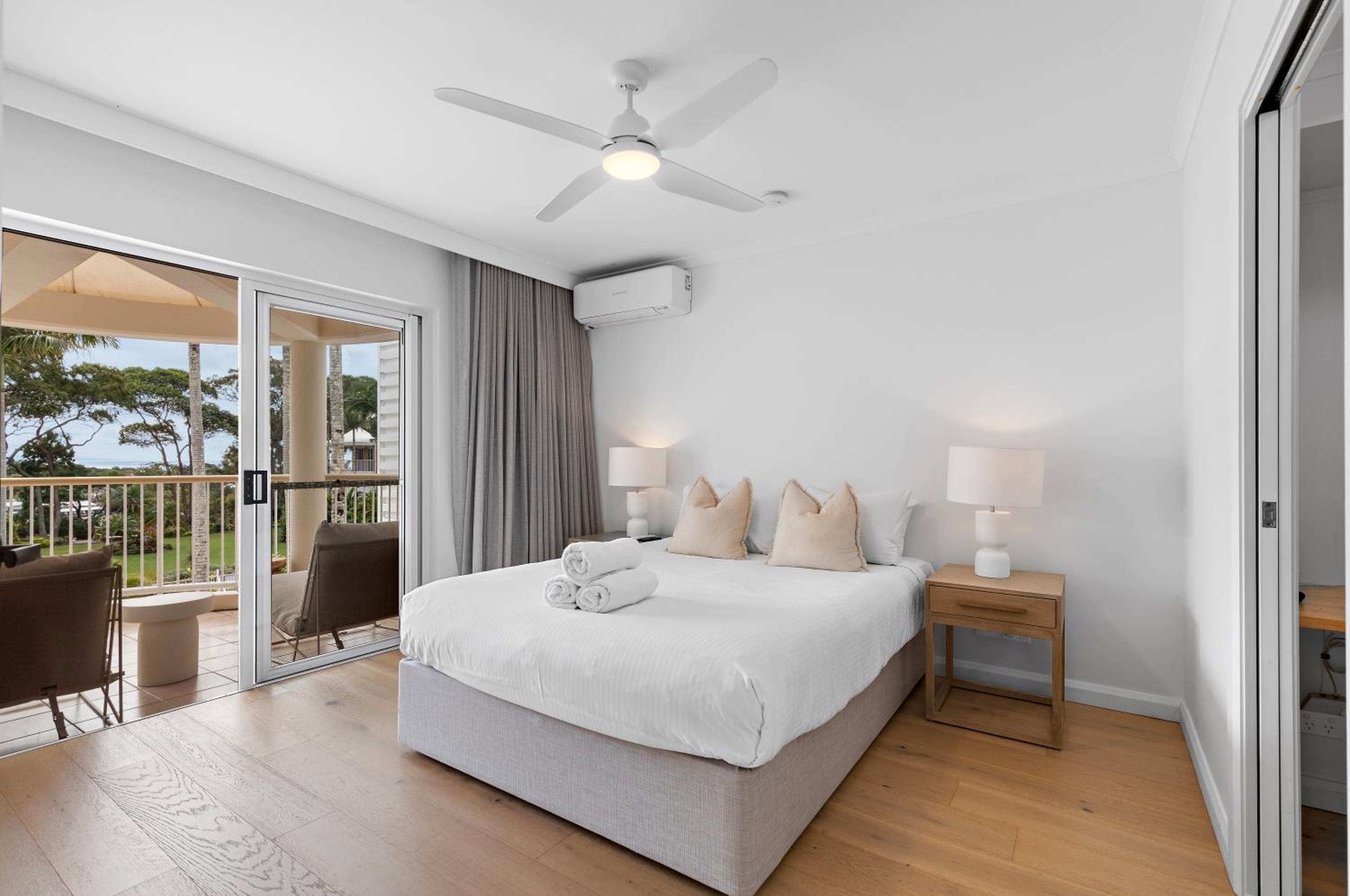 Three-Bedroom Apartment with Balcony - Photo 17