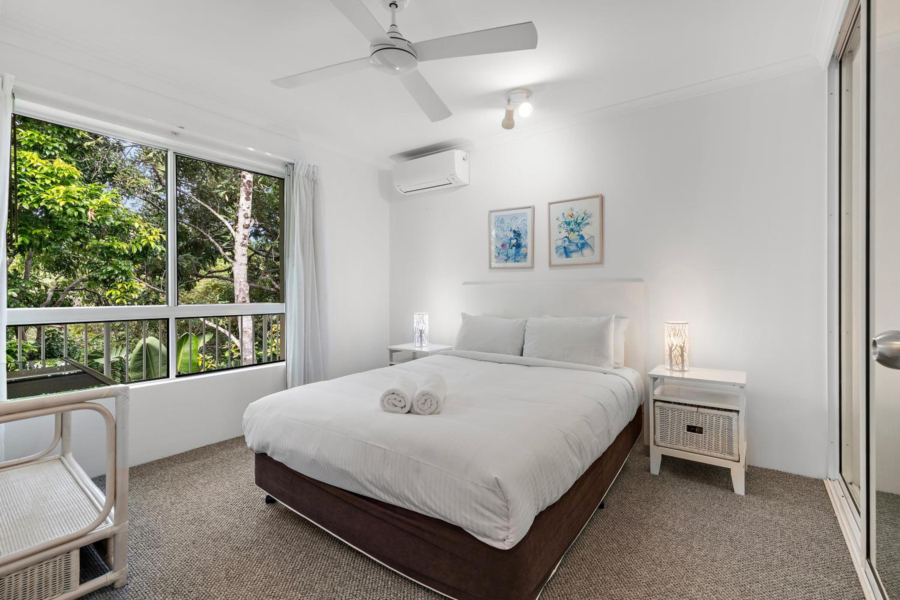 Three-Bedroom Apartment with Balcony - Photo 16