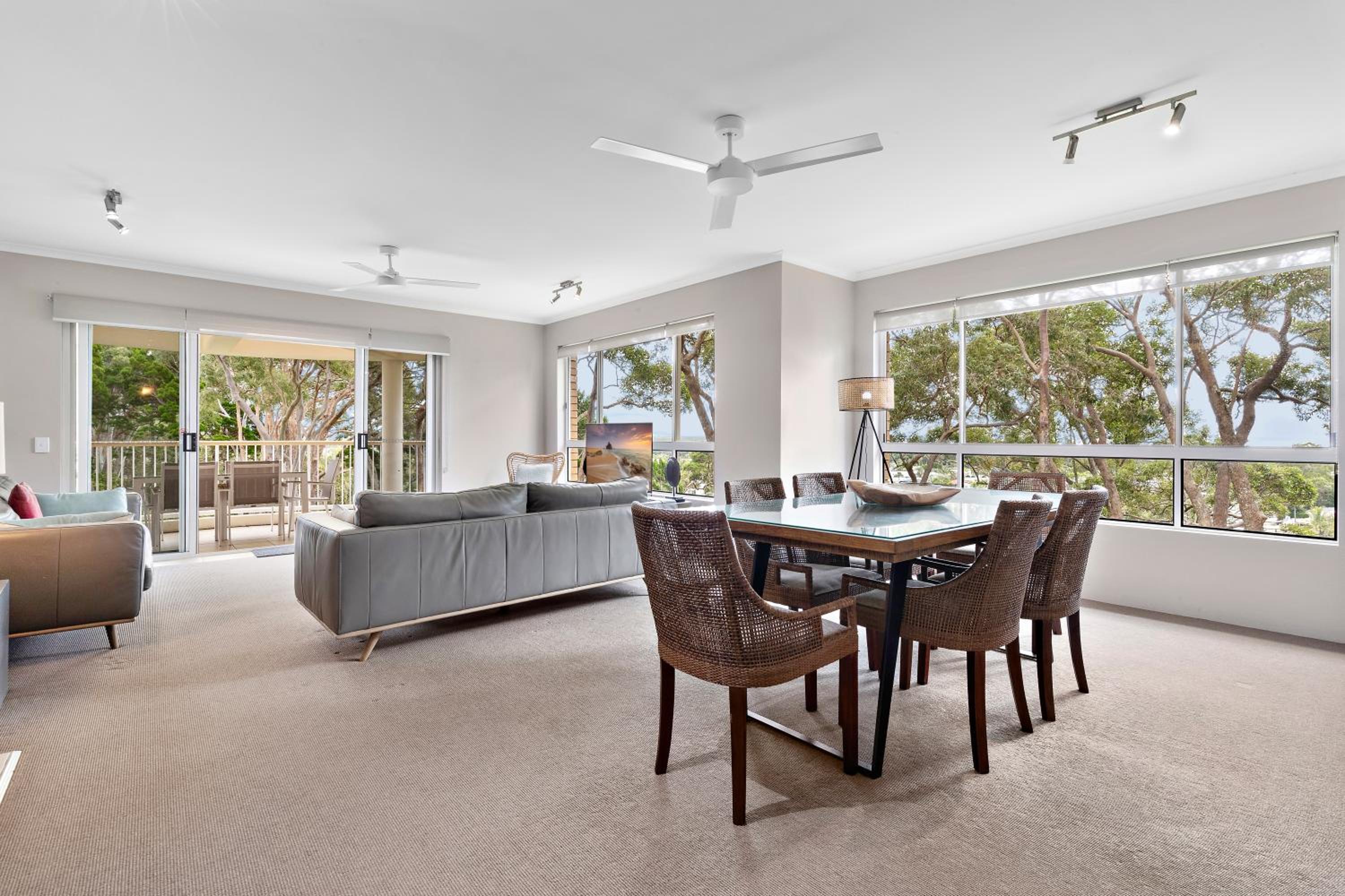 Three-Bedroom Apartment with Balcony - Photo 13