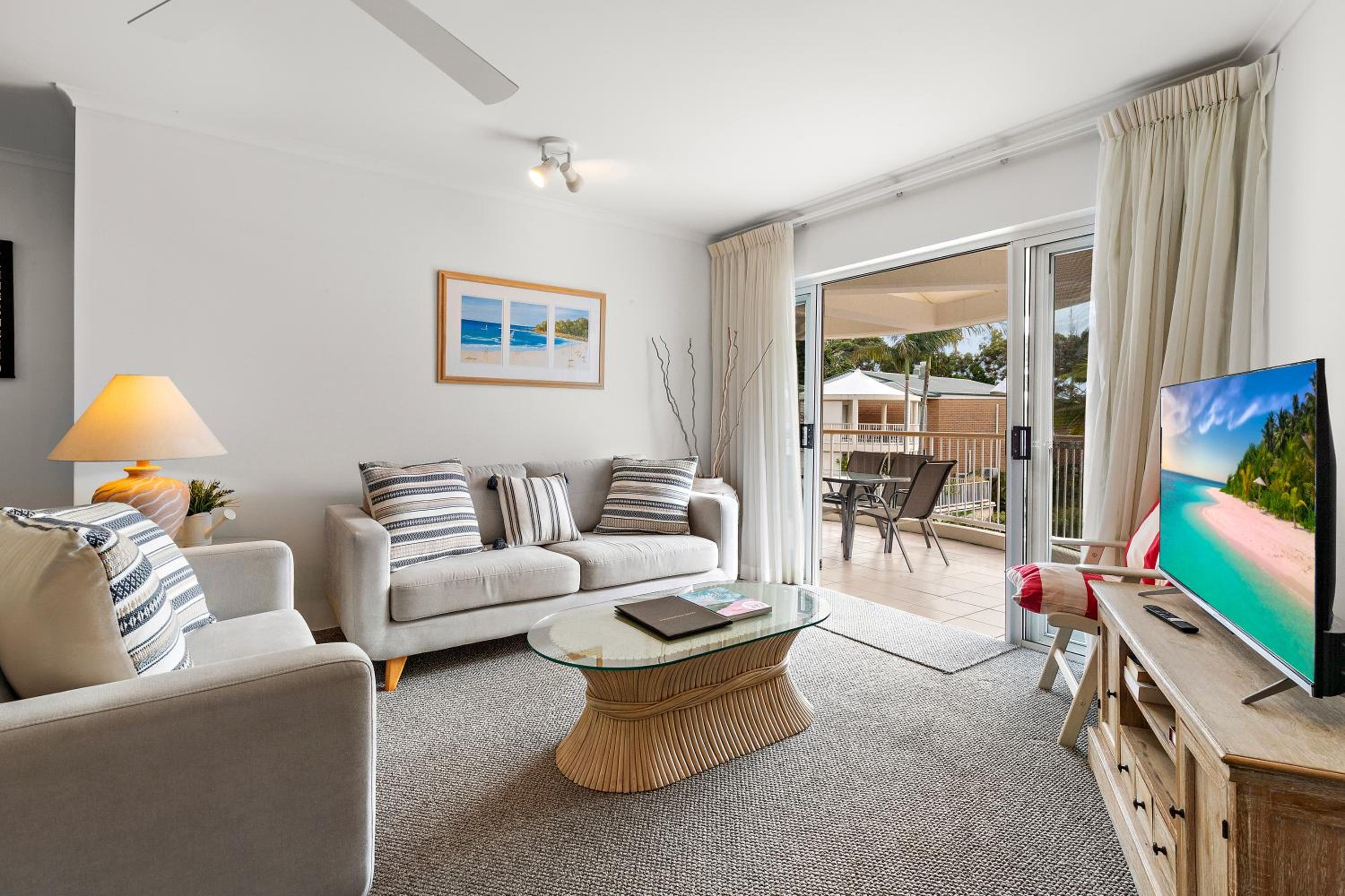 Three-Bedroom Apartment with Balcony - Photo 12