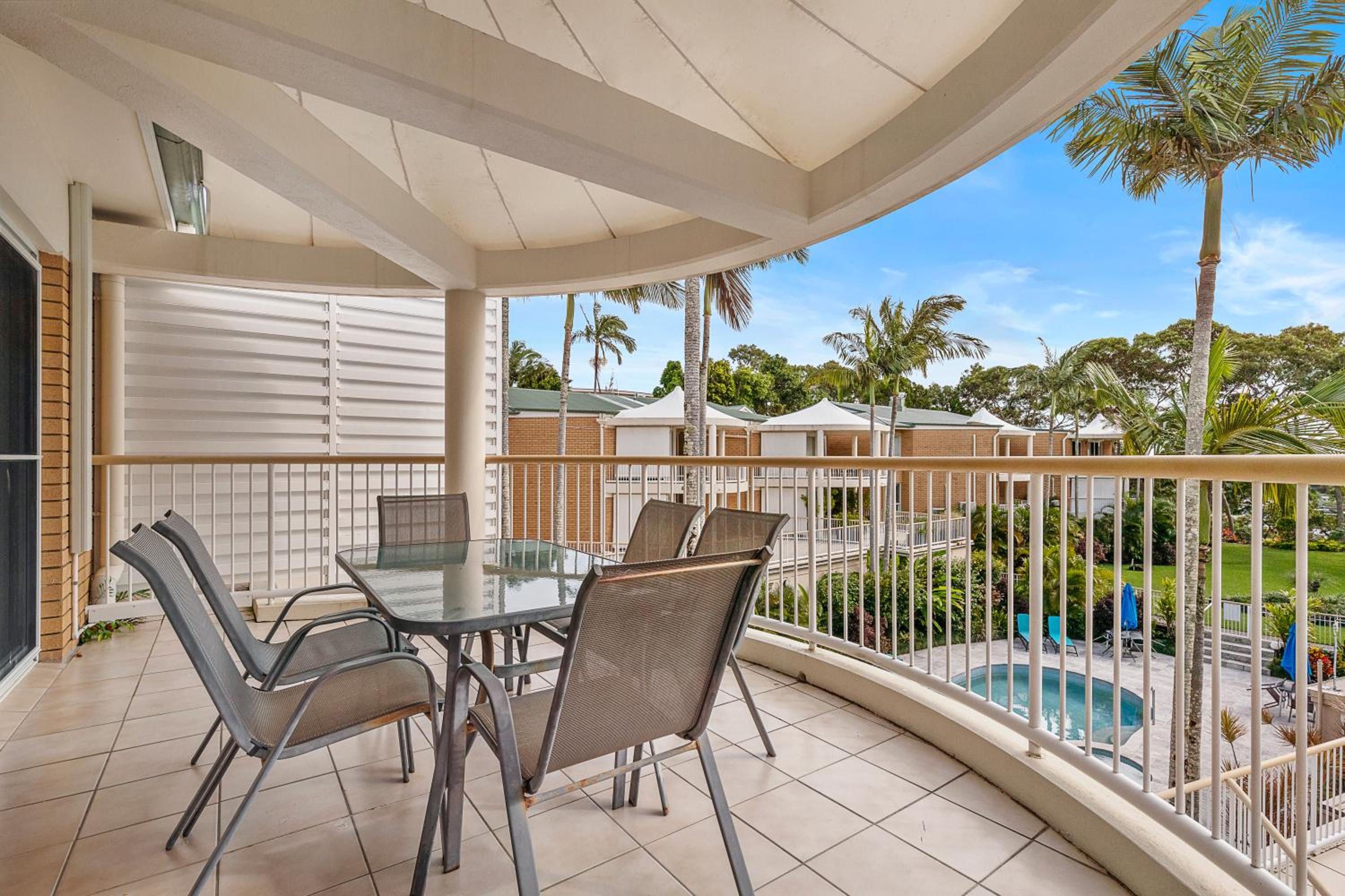 Three-Bedroom Apartment with Balcony - Photo 10