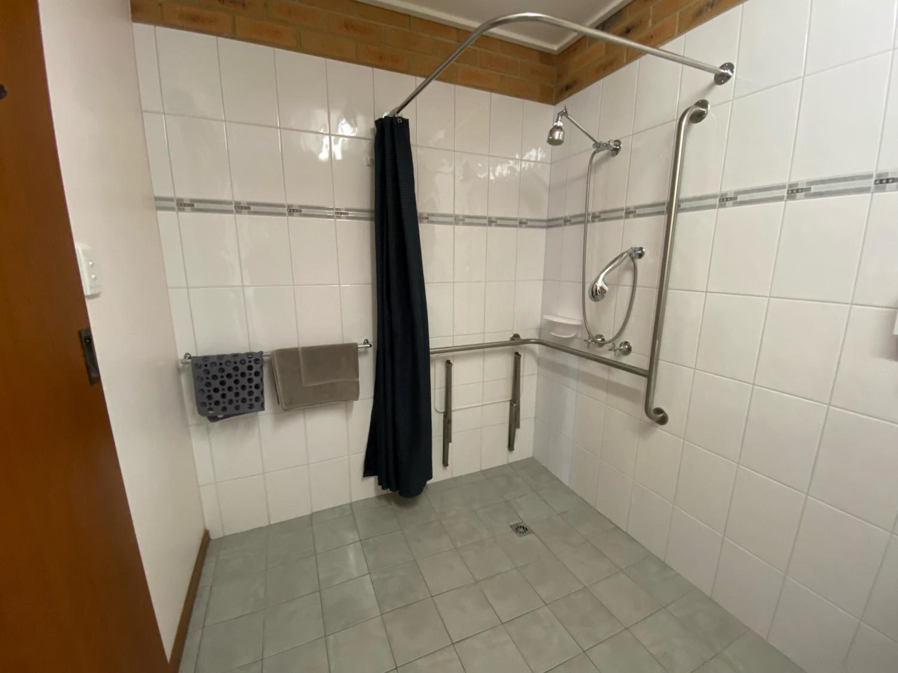 Double or Twin Room - Disability Access photo 3
