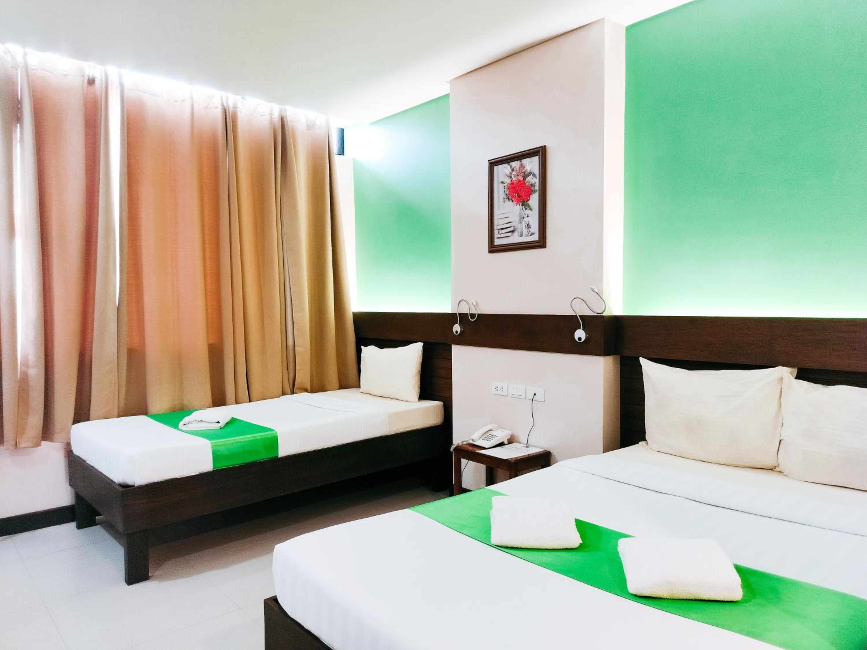 Deluxe Triple Room - Photo 2