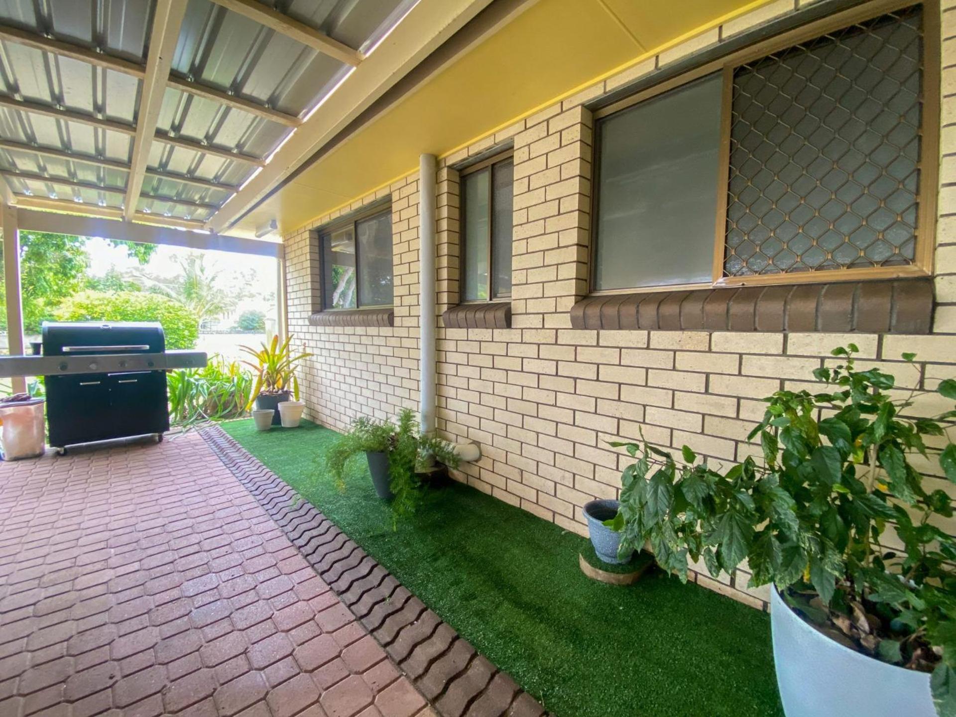 Three-Bedroom House photo 3
