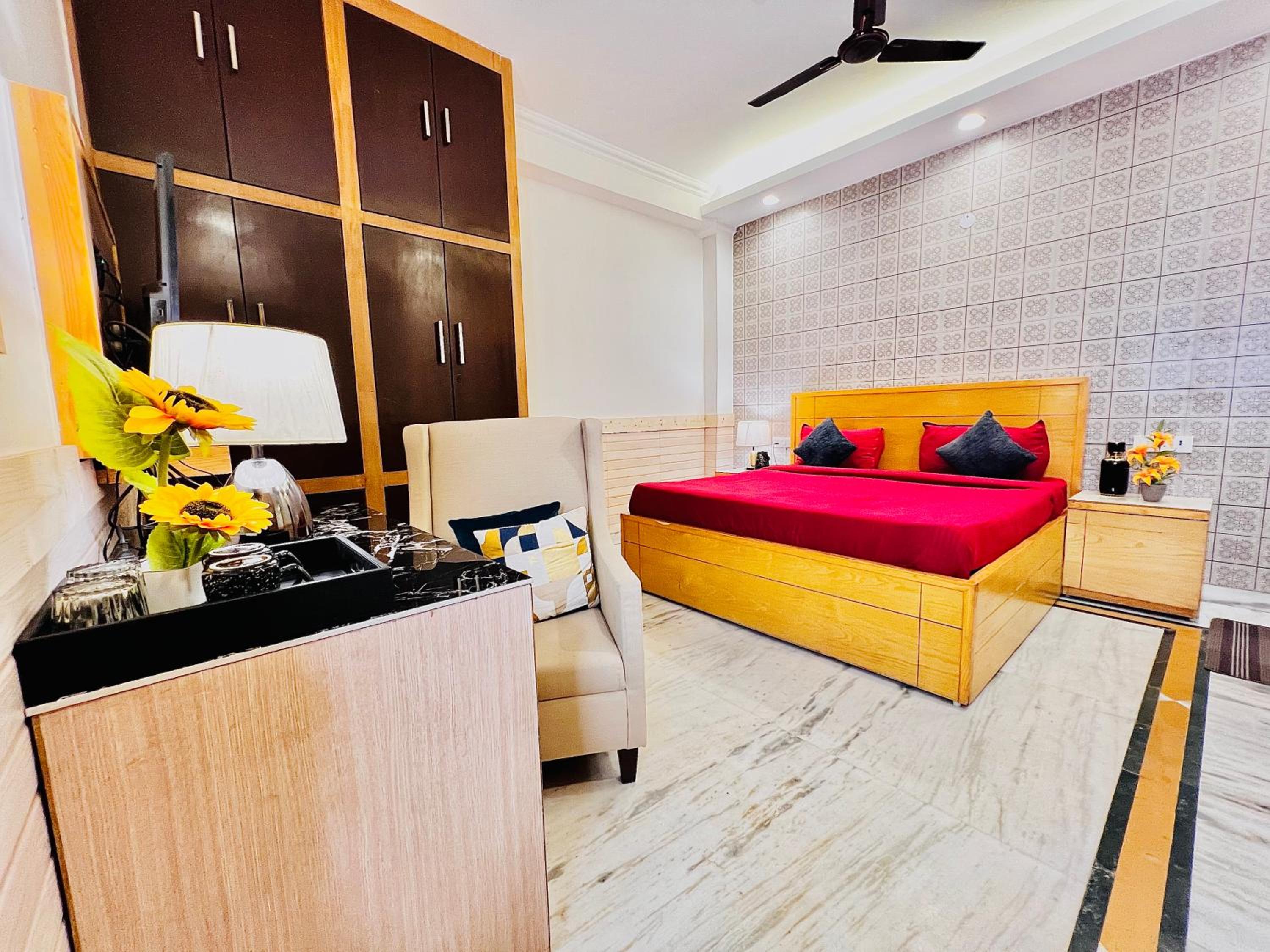 Standard Queen Room