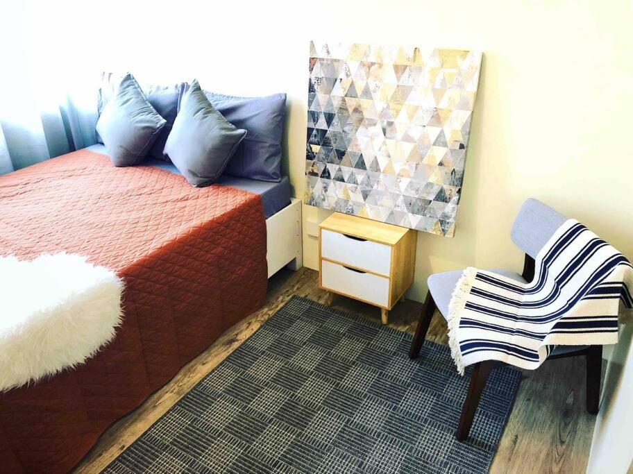 One-Bedroom Apartment photo 1
