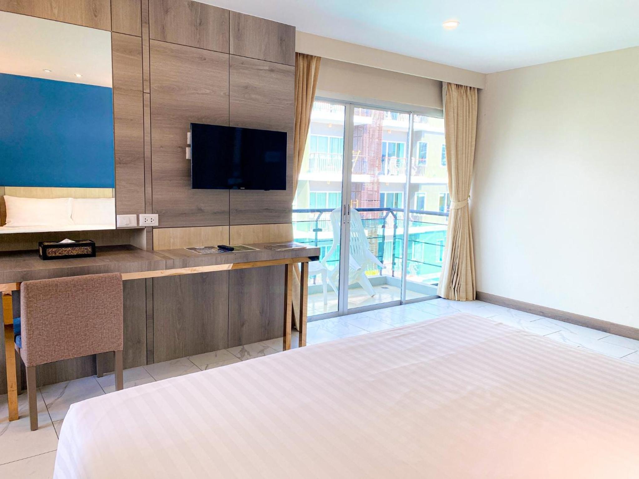 Deluxe Double or Twin Room - Photo 8